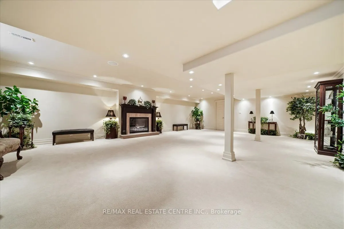 65 Kingswood Drive