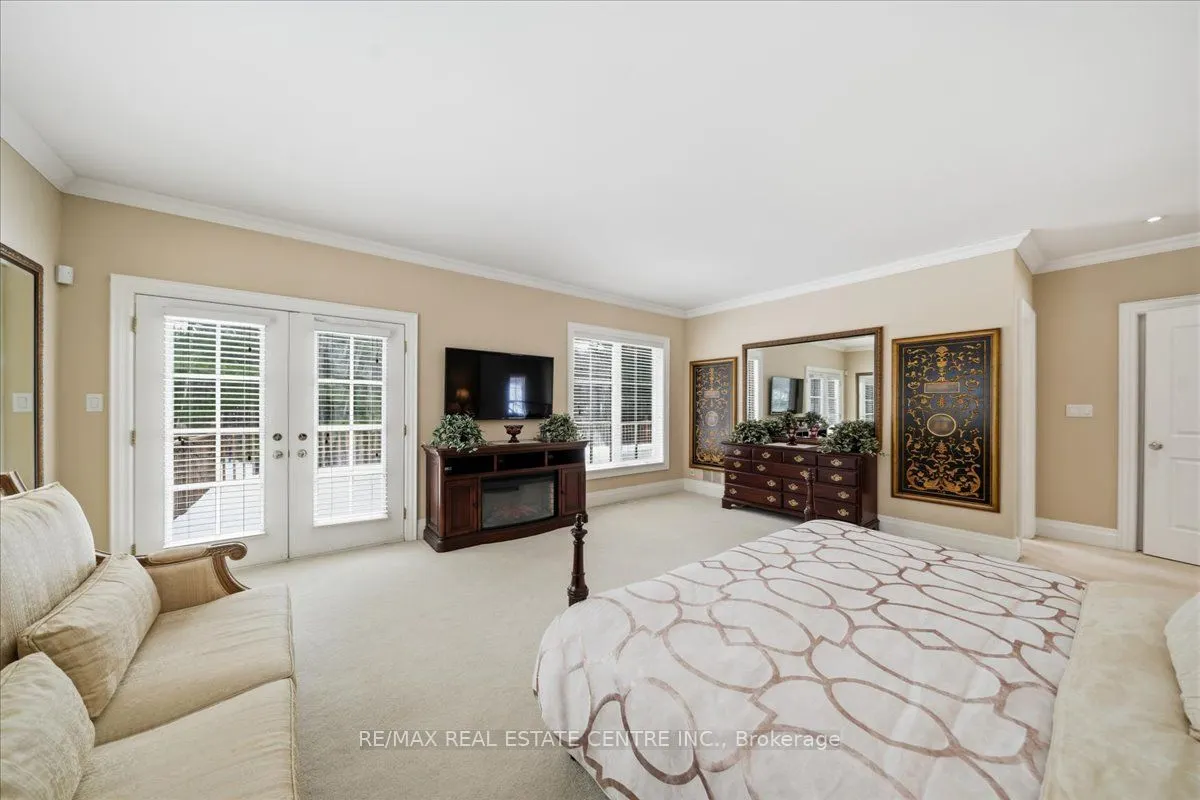 65 Kingswood Drive