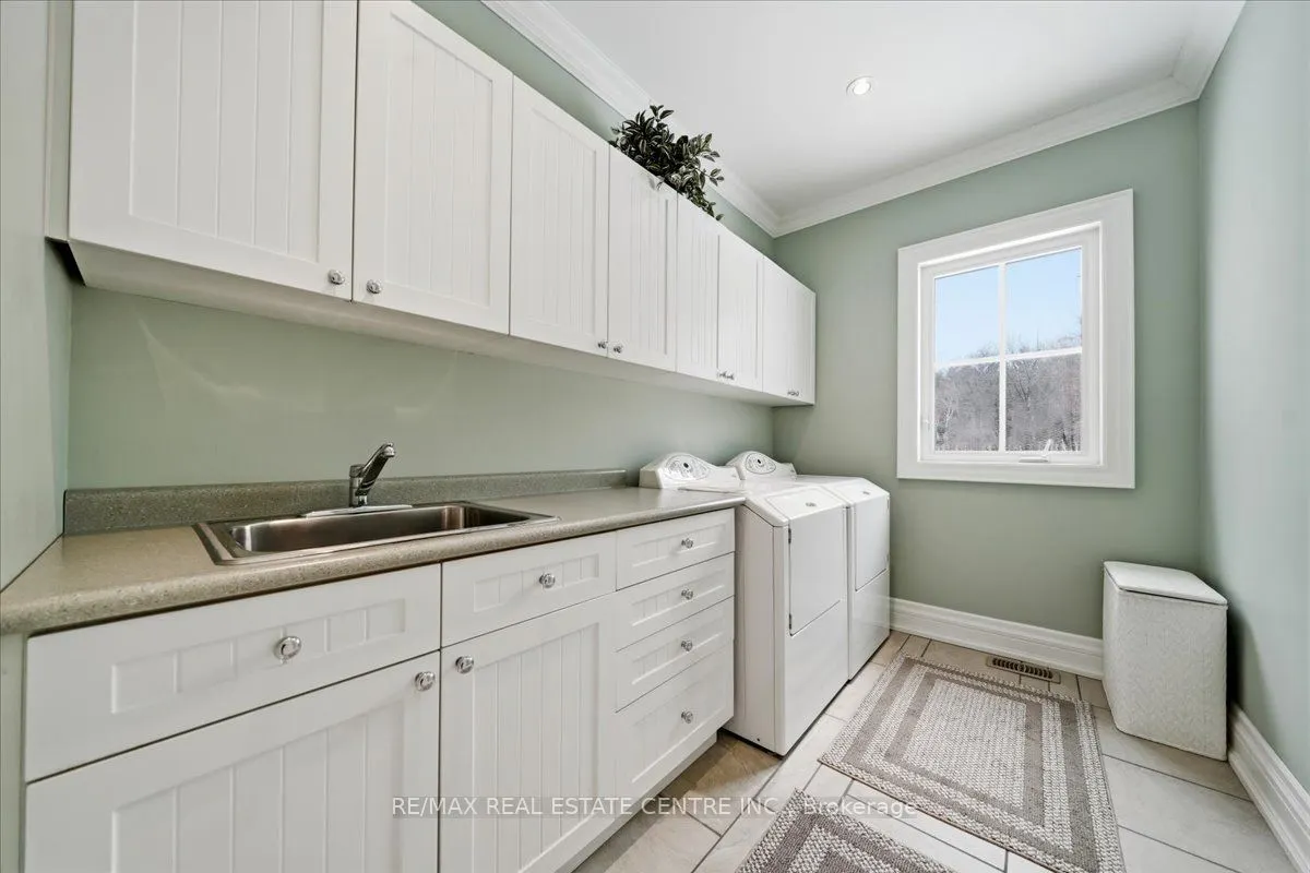 65 Kingswood Drive