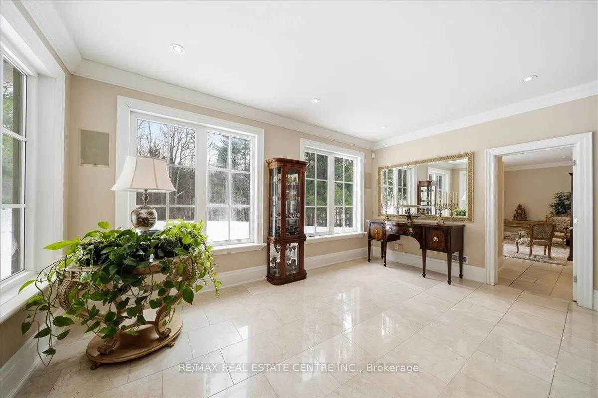 65 Kingswood Drive