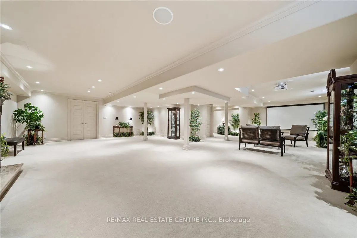 65 Kingswood Drive