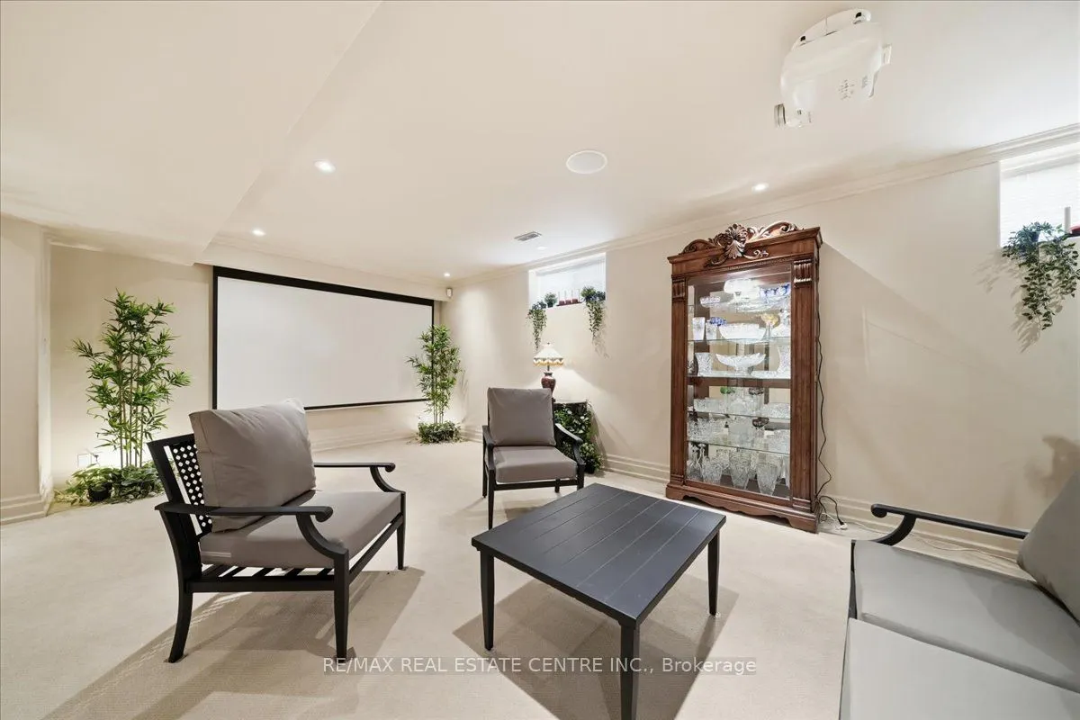 65 Kingswood Drive