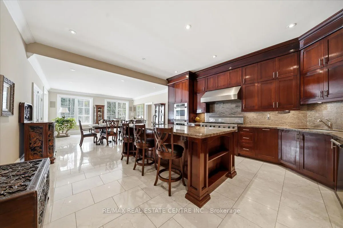 65 Kingswood Drive