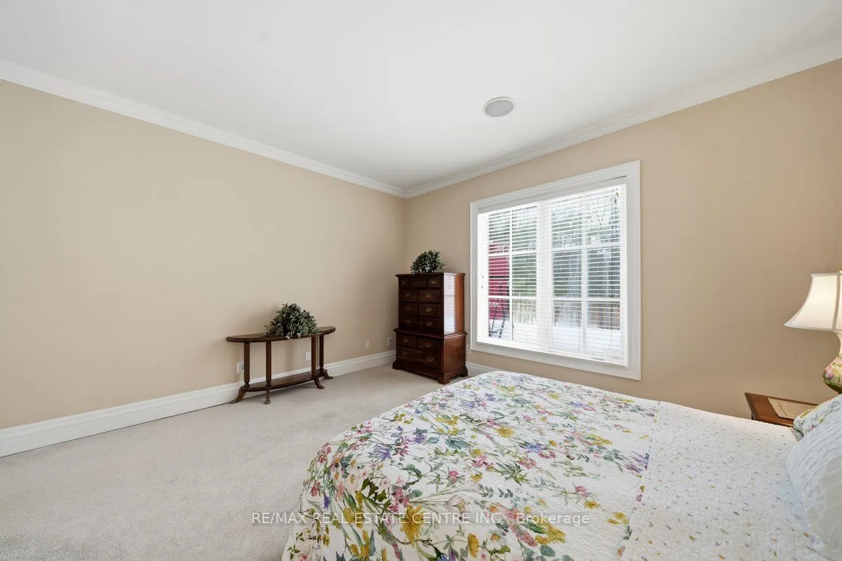 65 Kingswood Drive