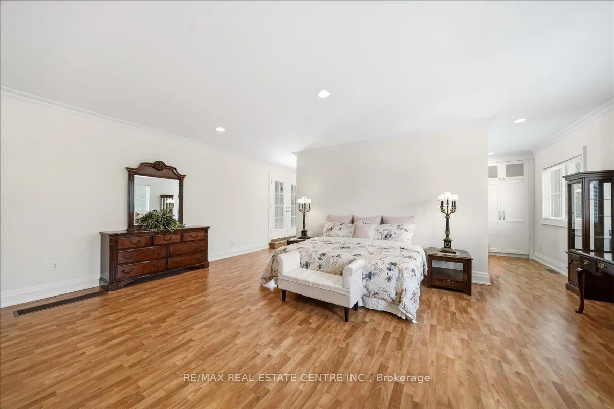 65 Kingswood Drive