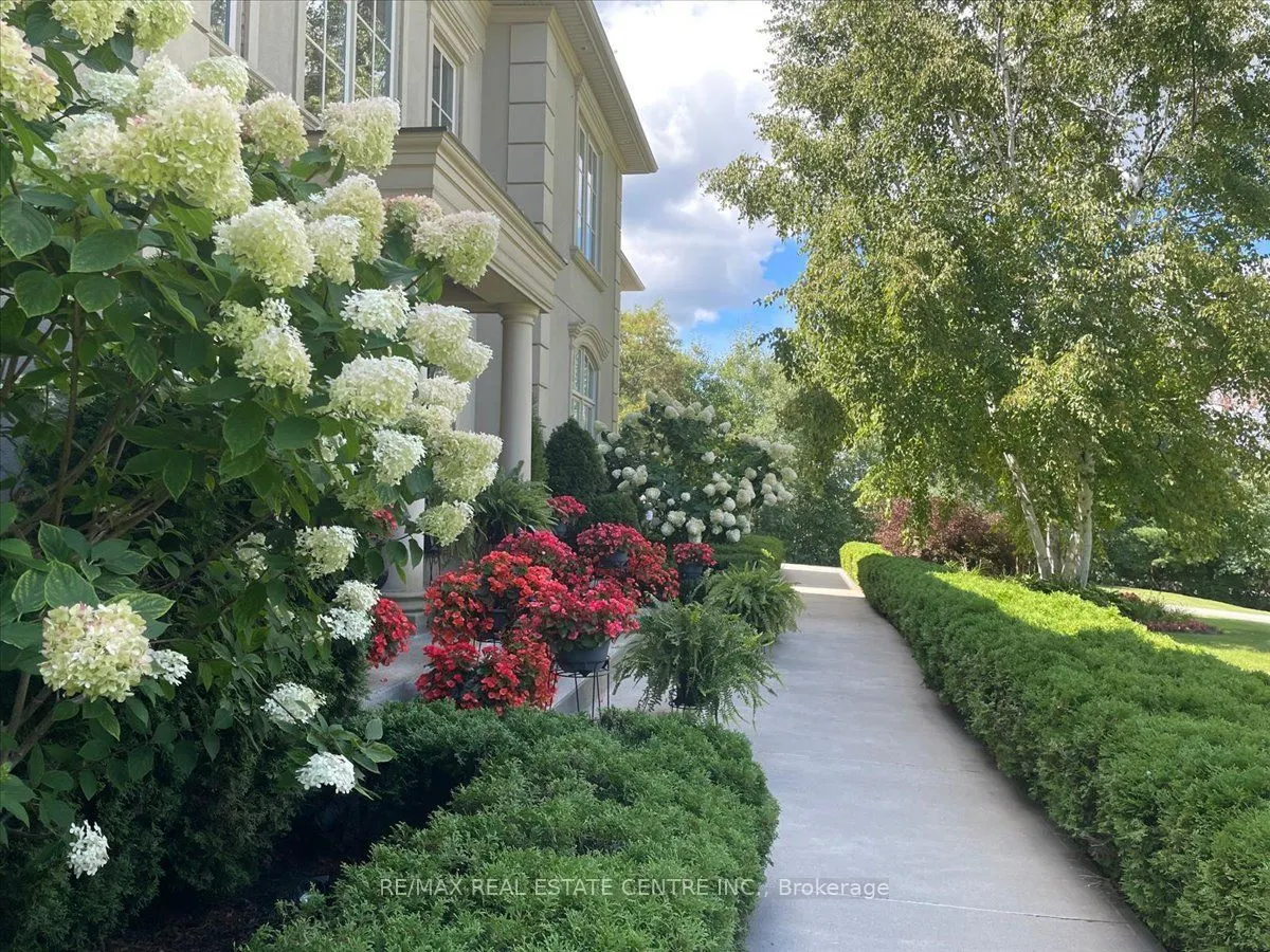 65 Kingswood Drive