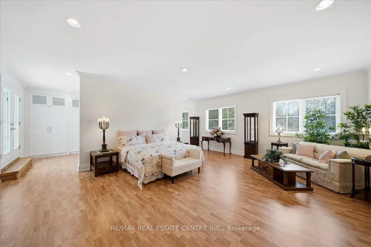 65 Kingswood Drive