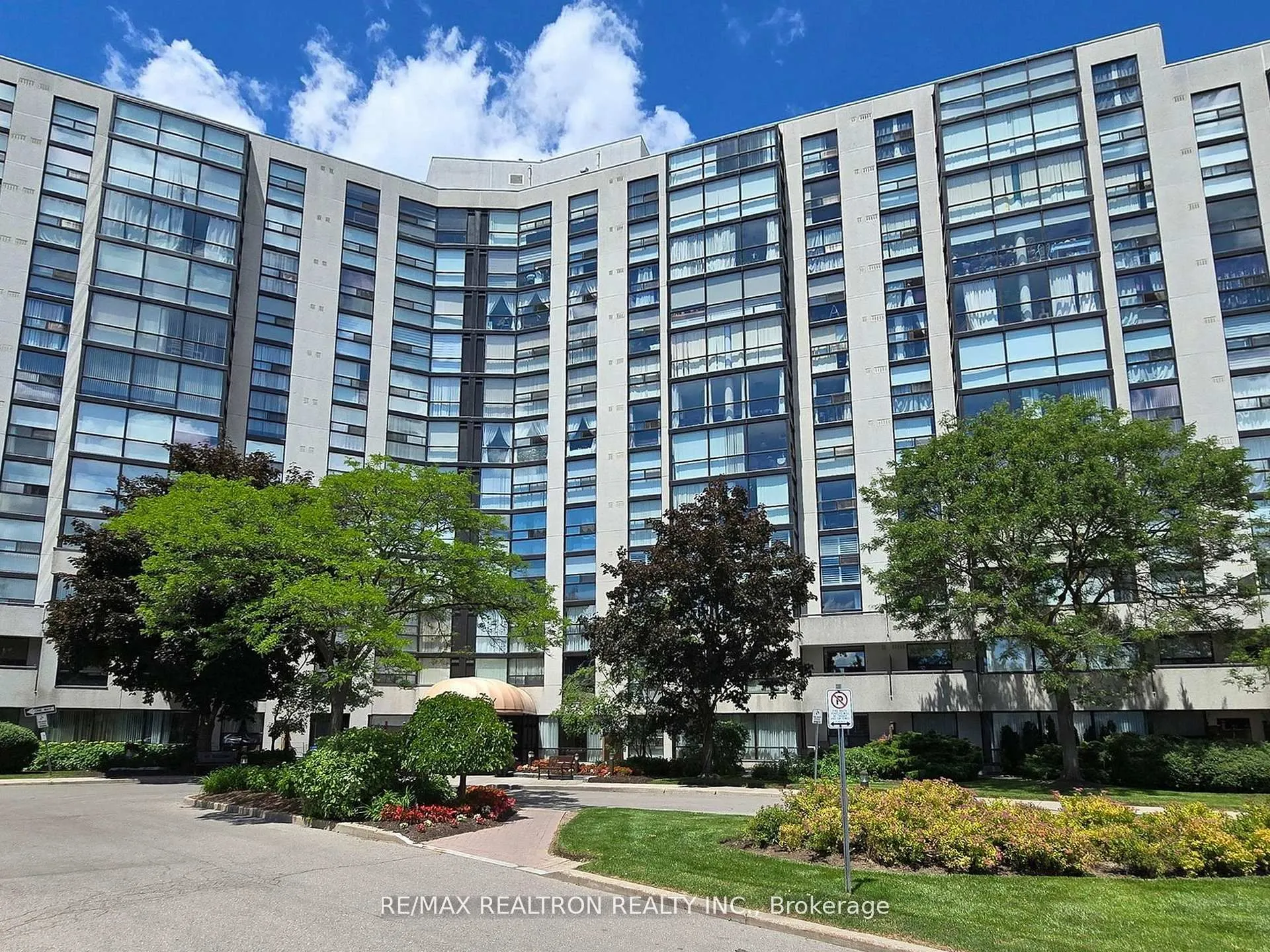 40 Harding Boulevard W #1015