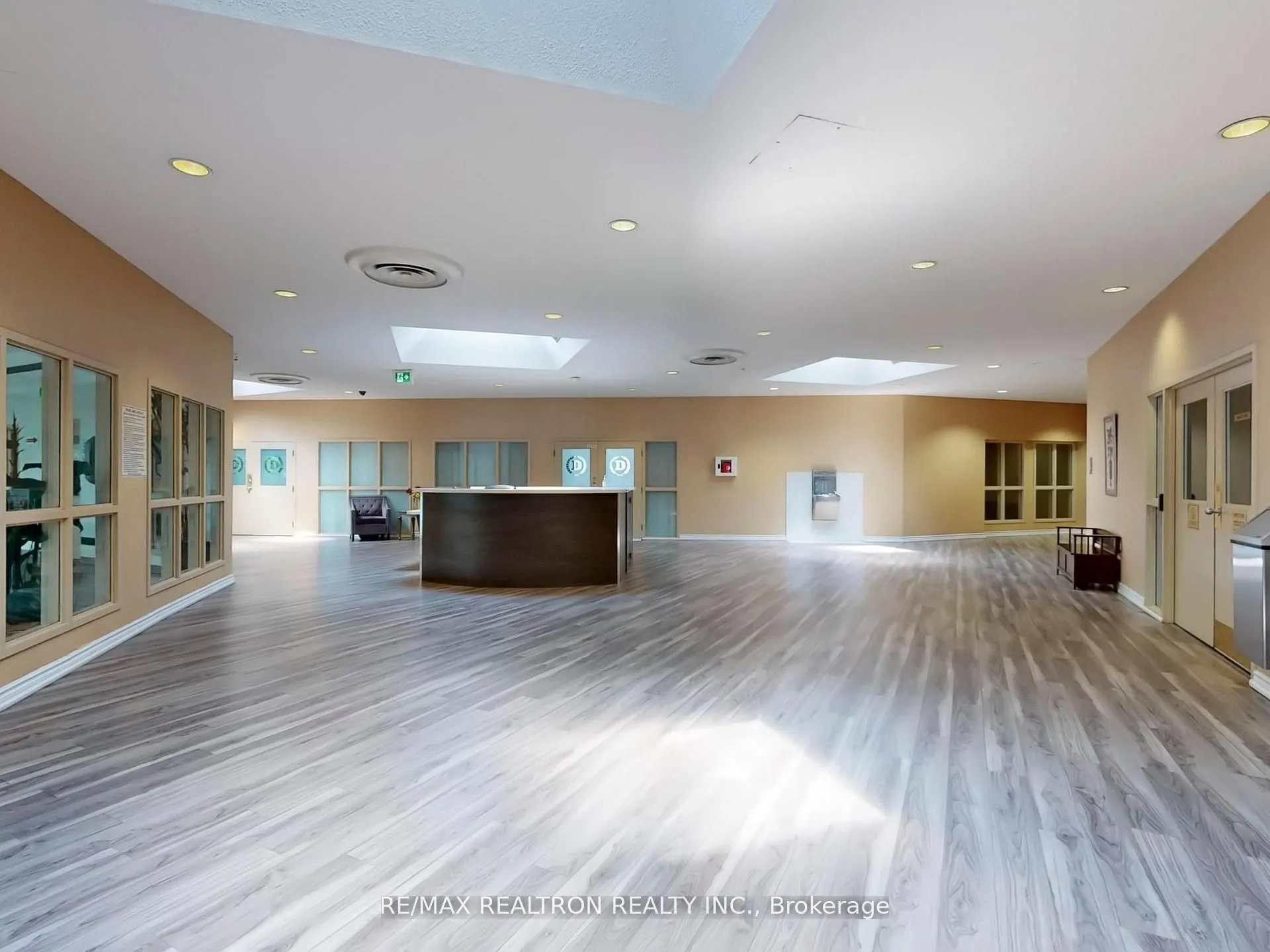 40 Harding Boulevard W #1015