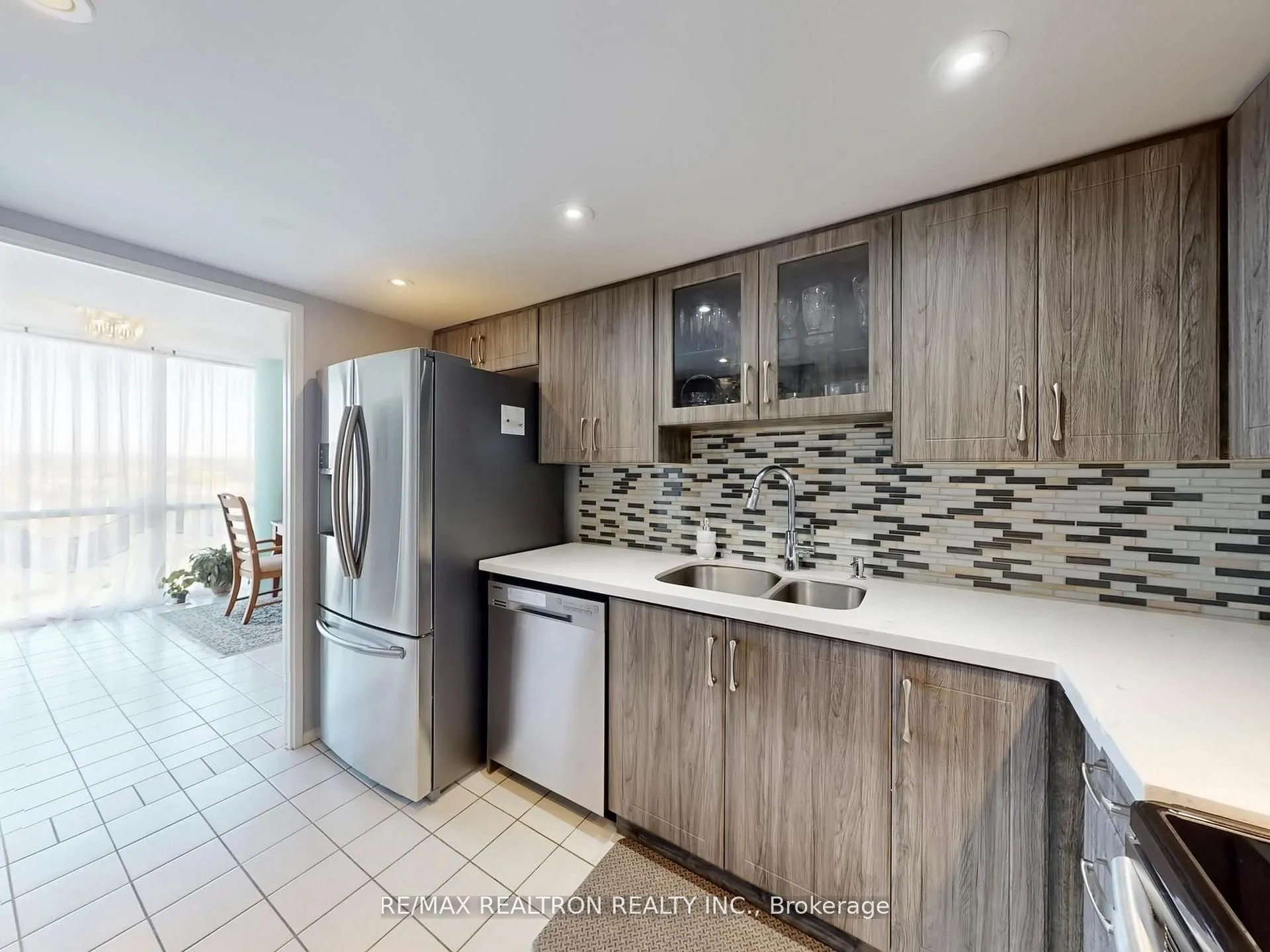 40 Harding Boulevard W #1015