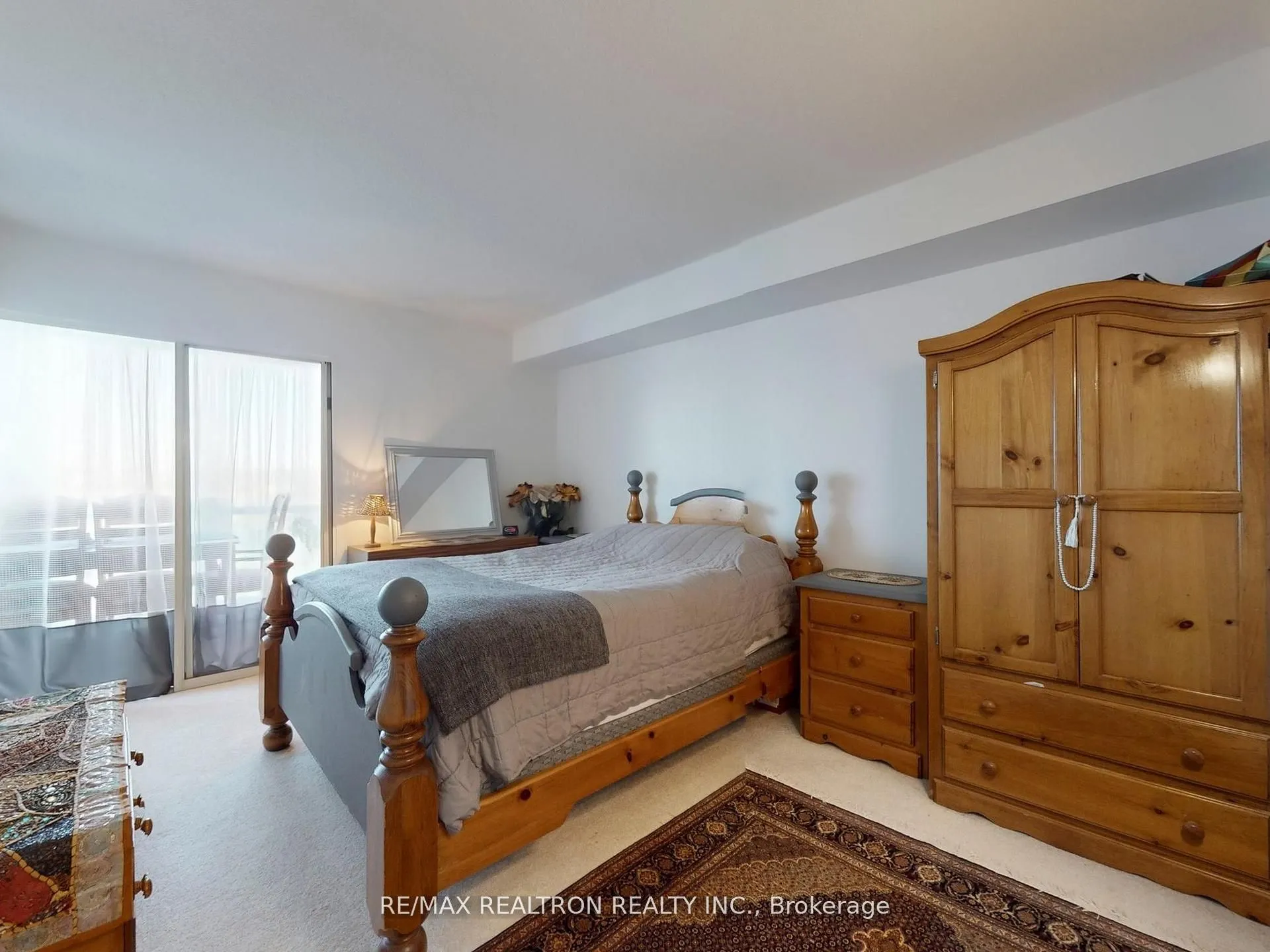 40 Harding Boulevard W #1015