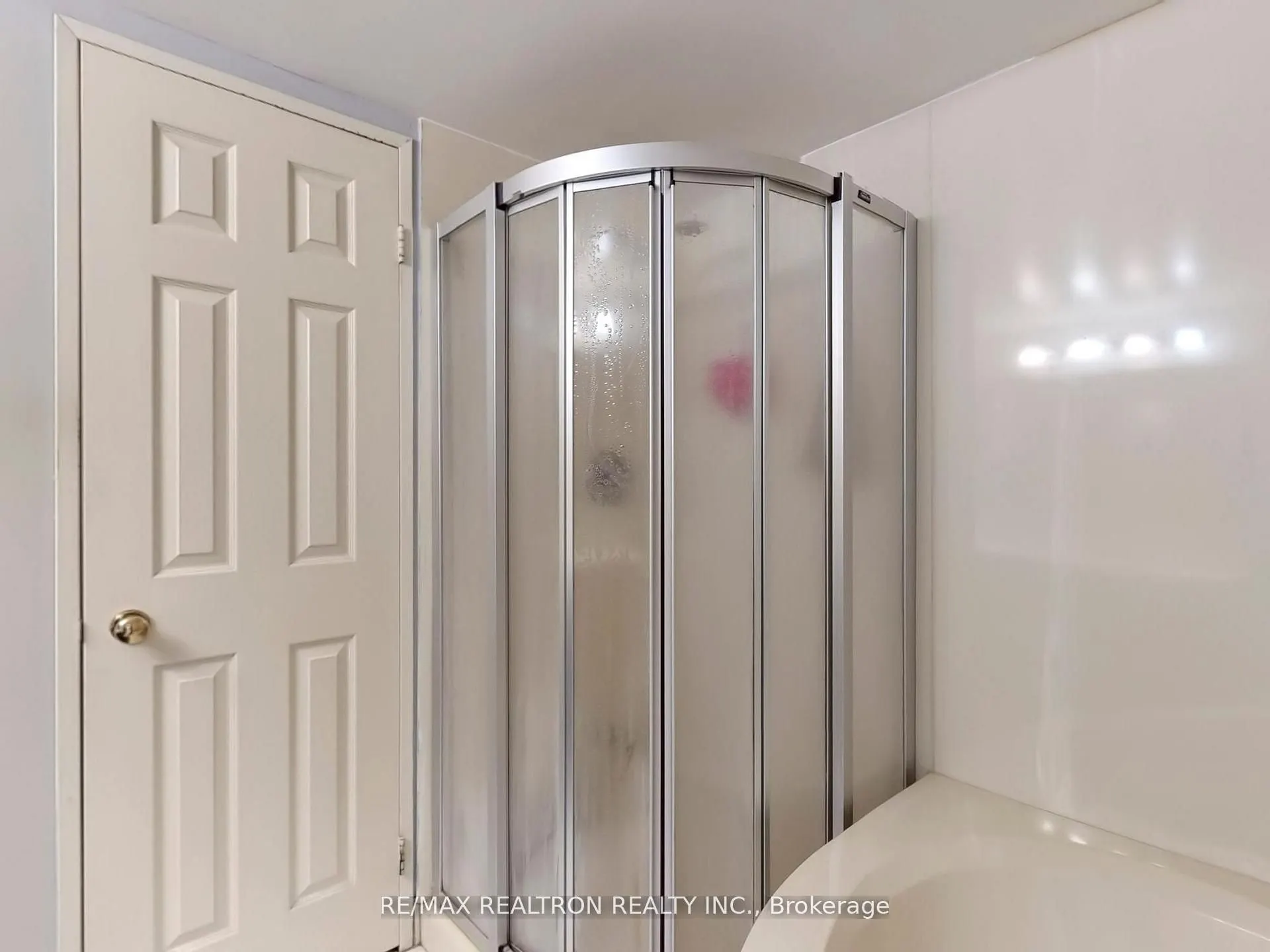 40 Harding Boulevard W #1015