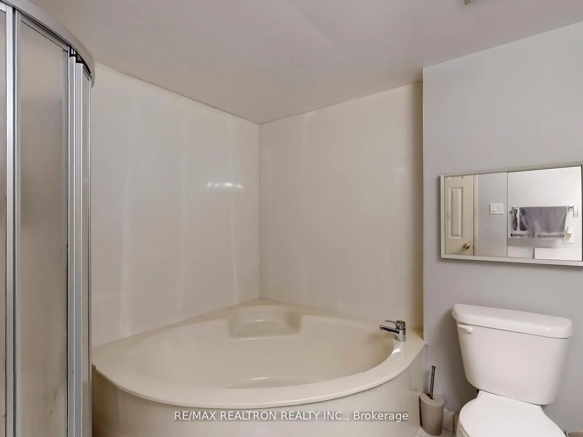40 Harding Boulevard W #1015