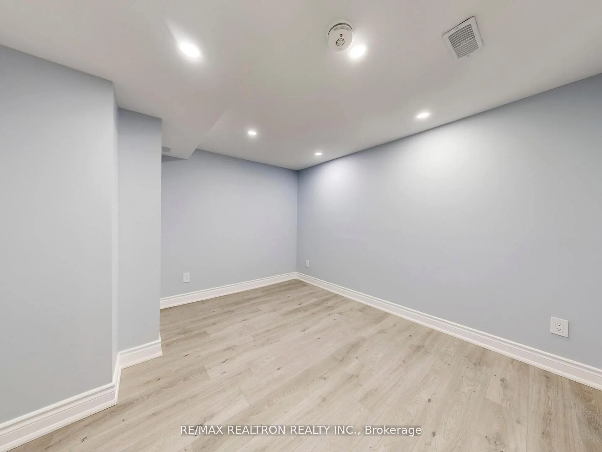 40 Harding Boulevard W #1015