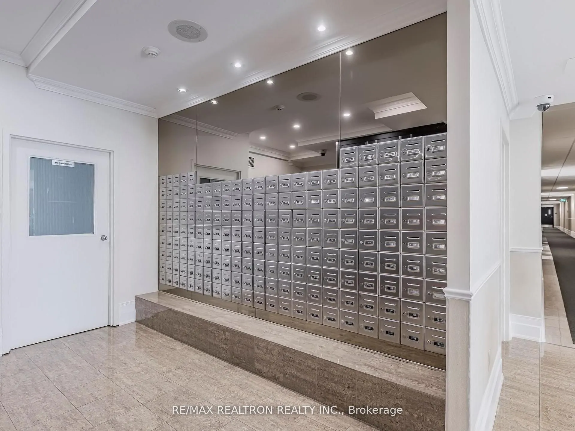 40 Harding Boulevard W #1015