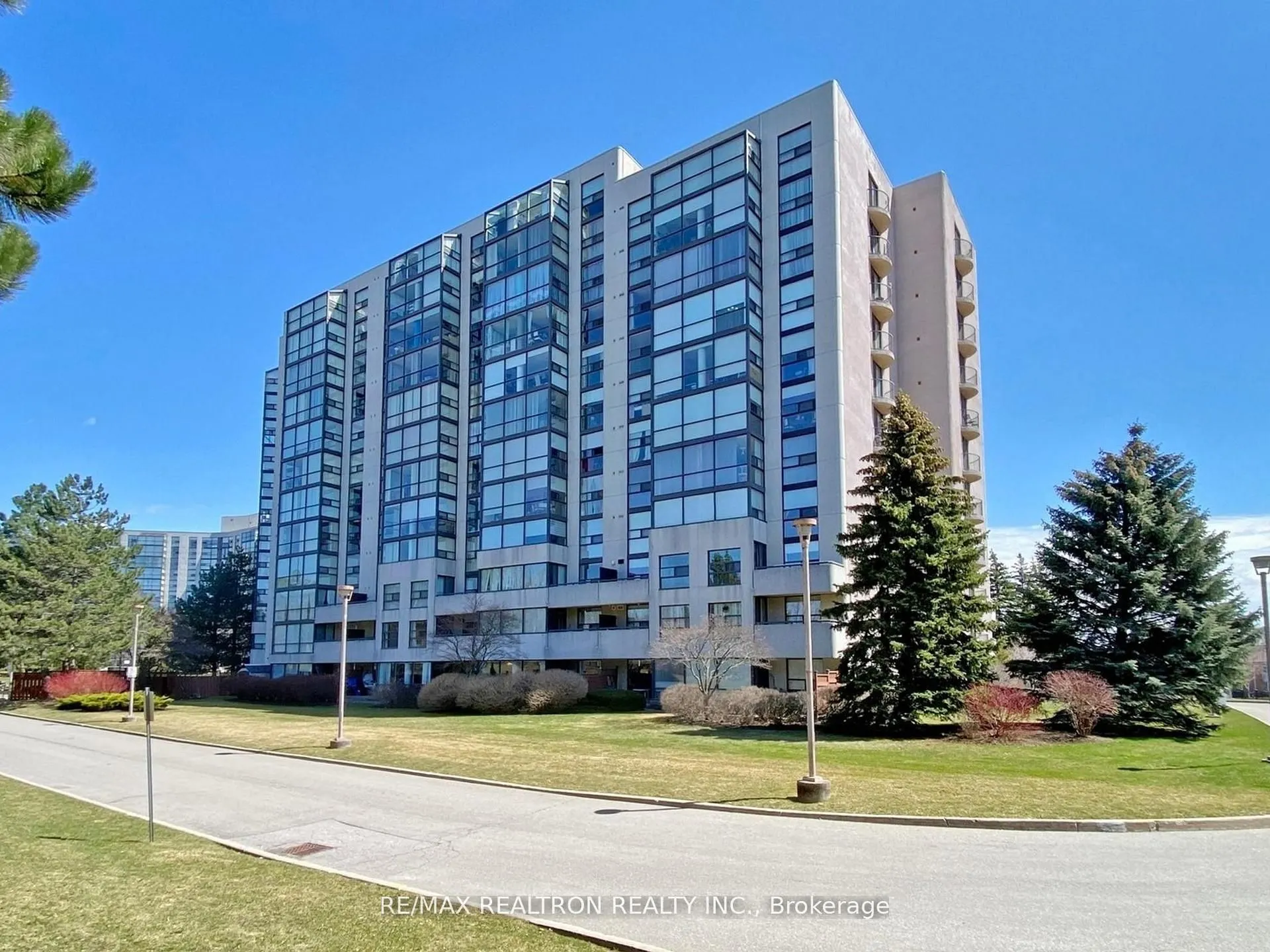 40 Harding Boulevard W #1015