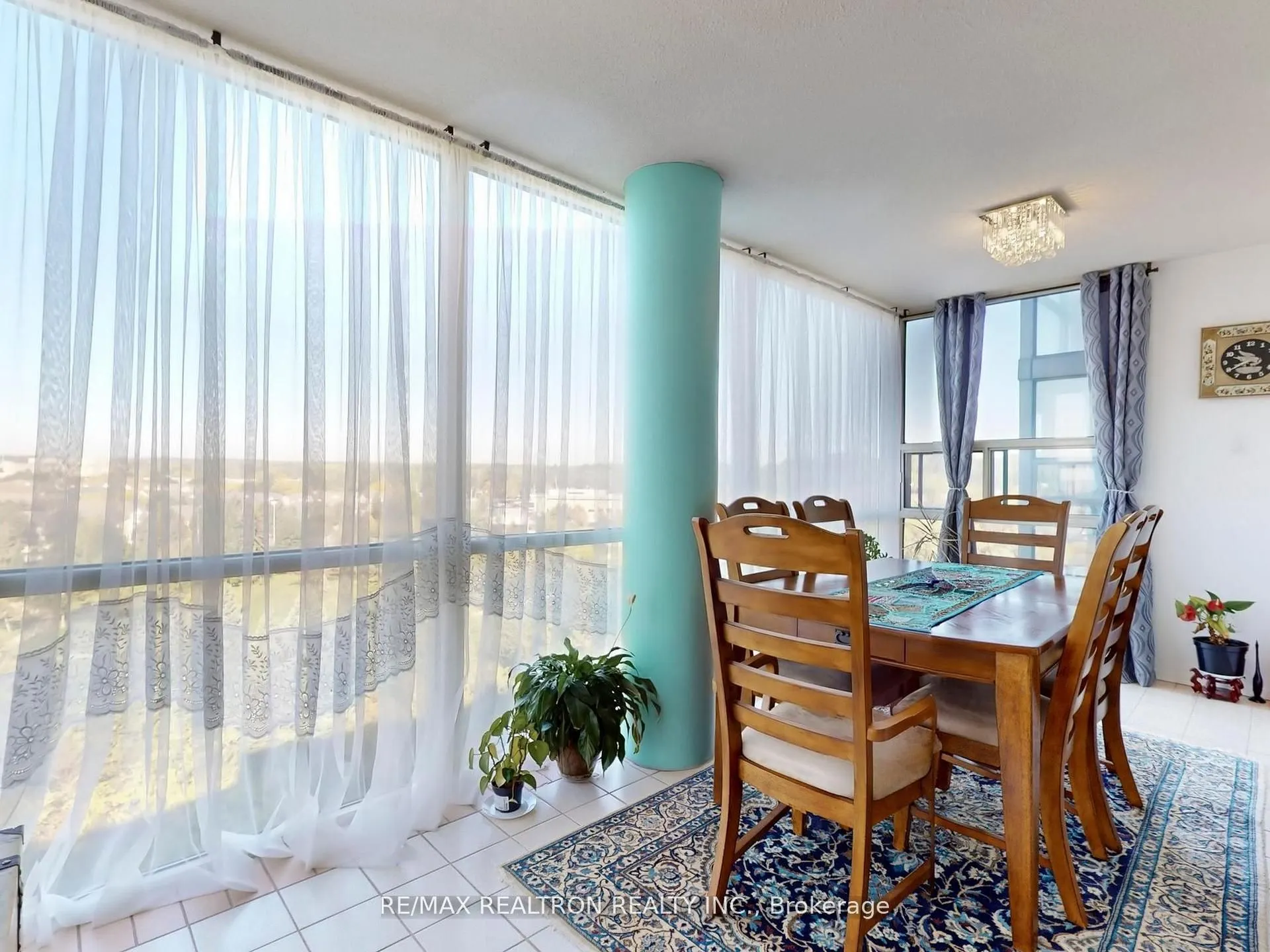 40 Harding Boulevard W #1015