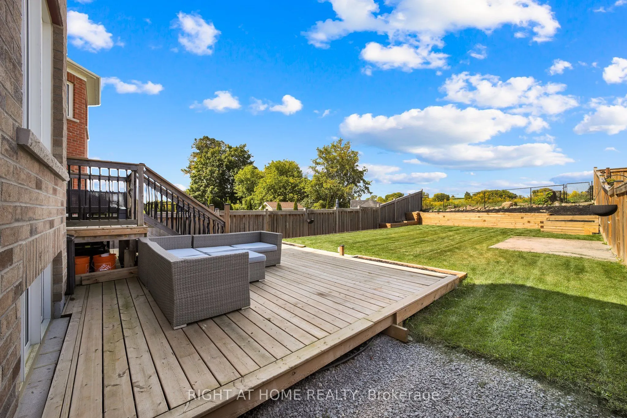 40 Ridge Gate Crescent