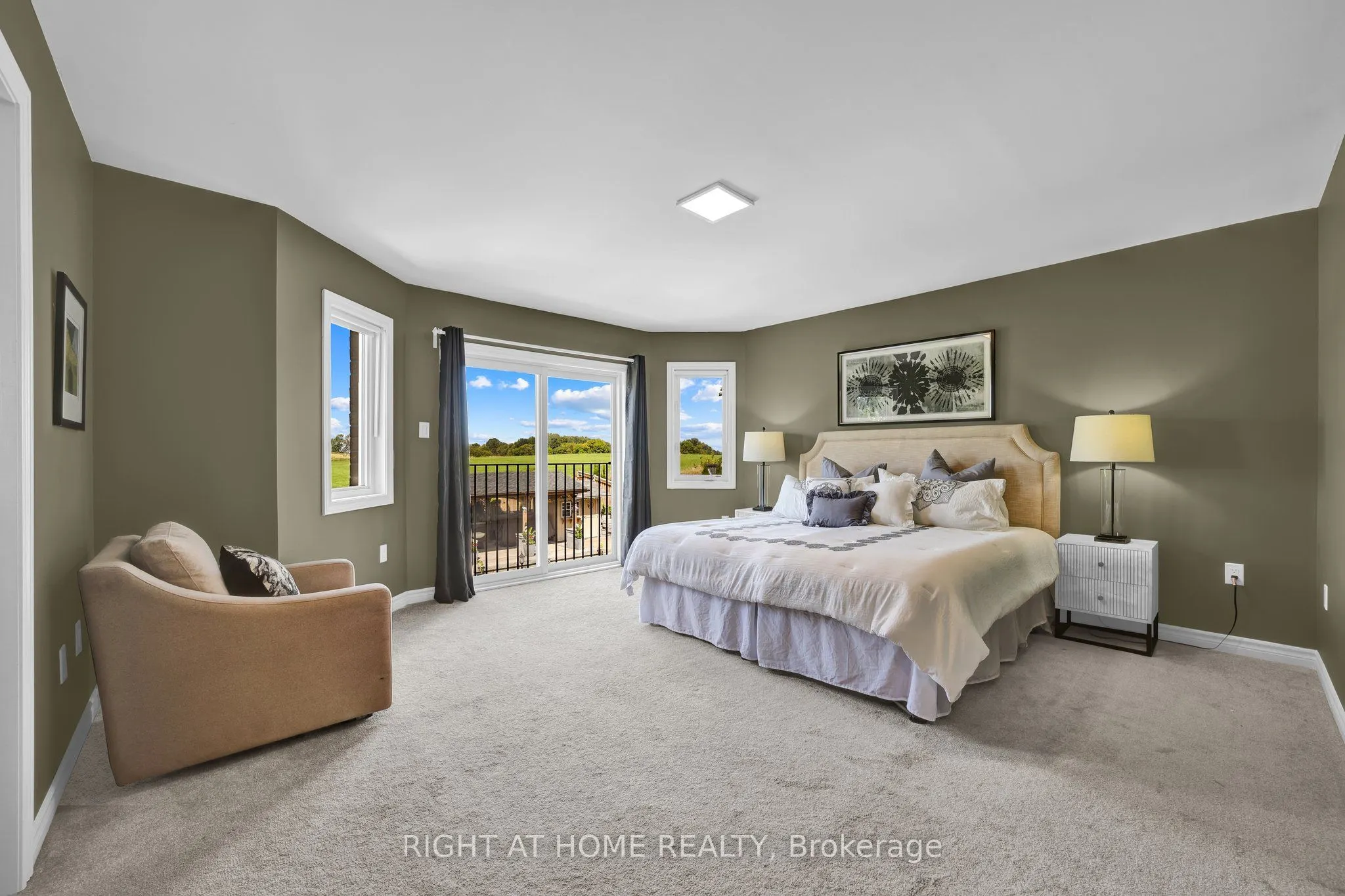 40 Ridge Gate Crescent
