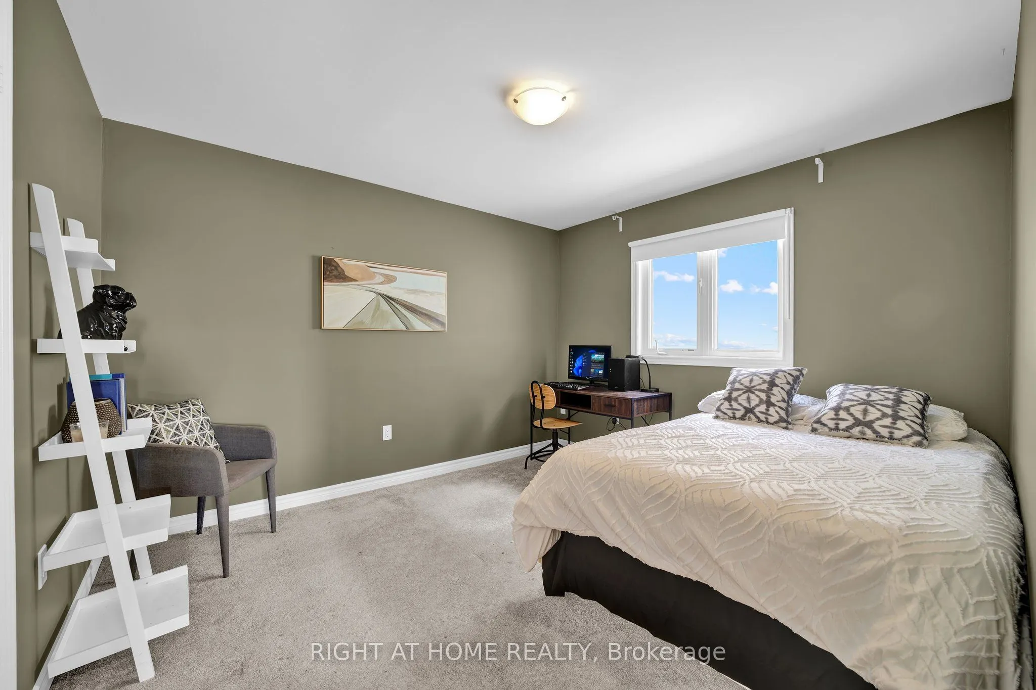 40 Ridge Gate Crescent