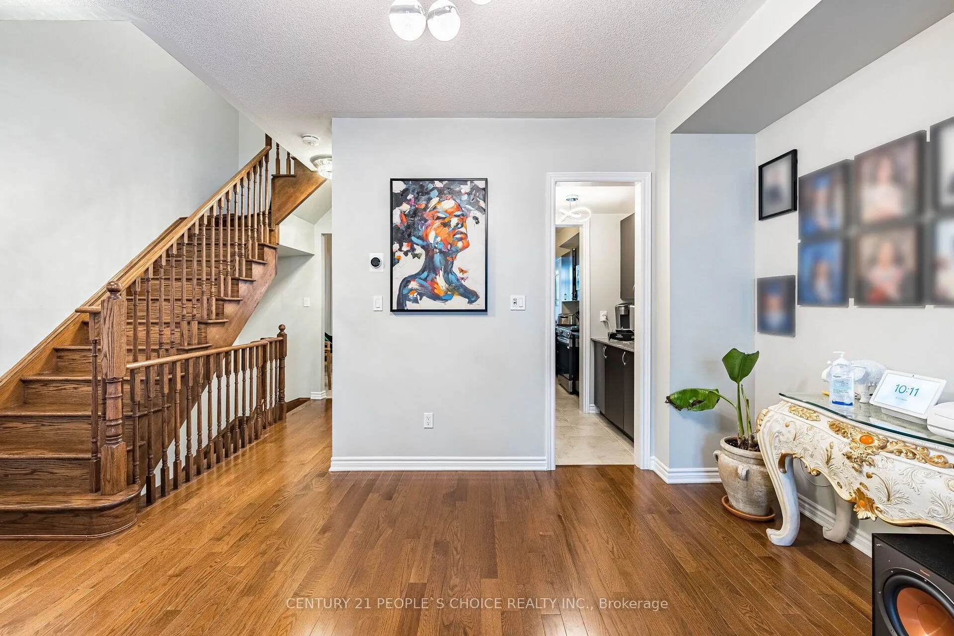 142 Farooq Boulevard S