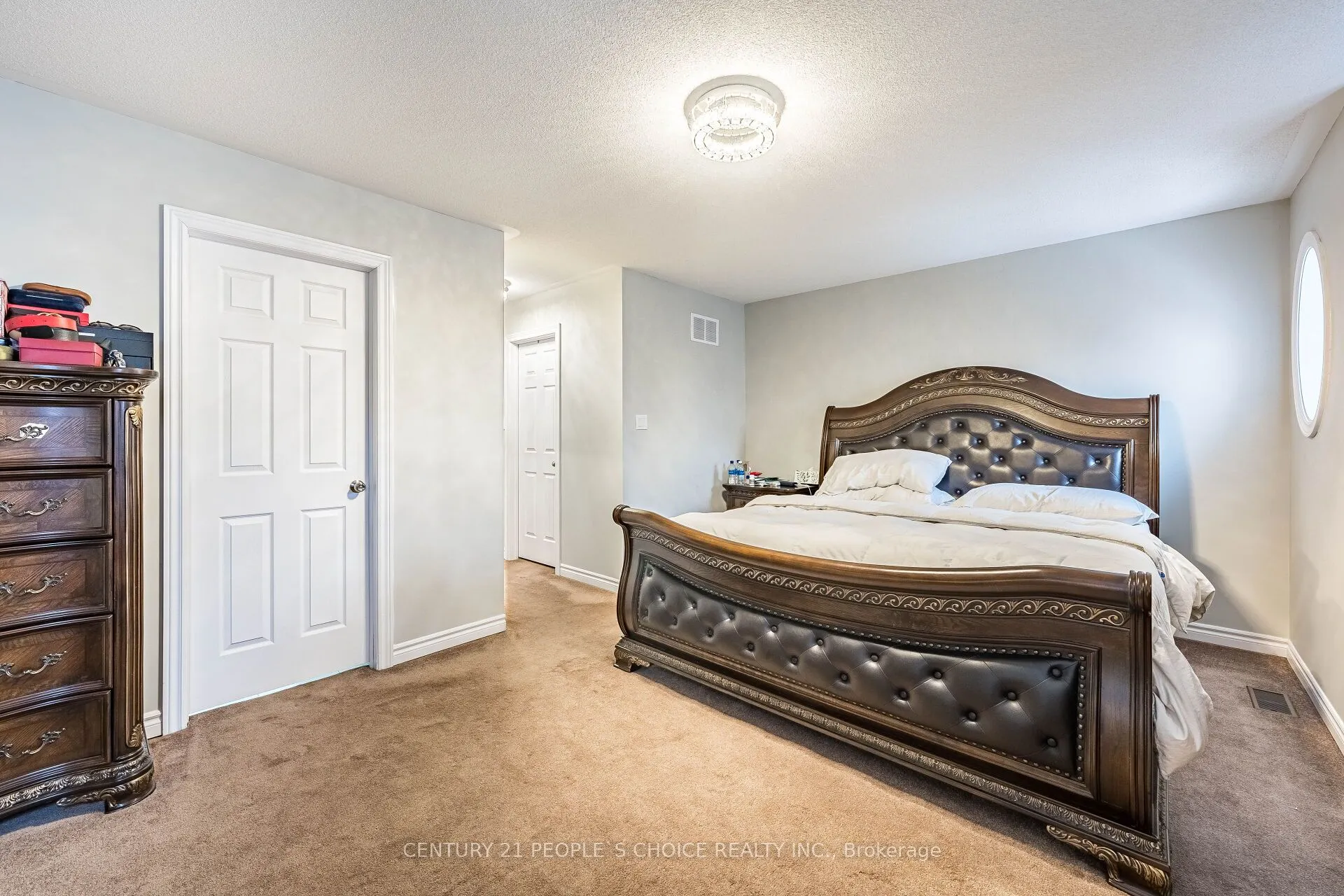 142 Farooq Boulevard S