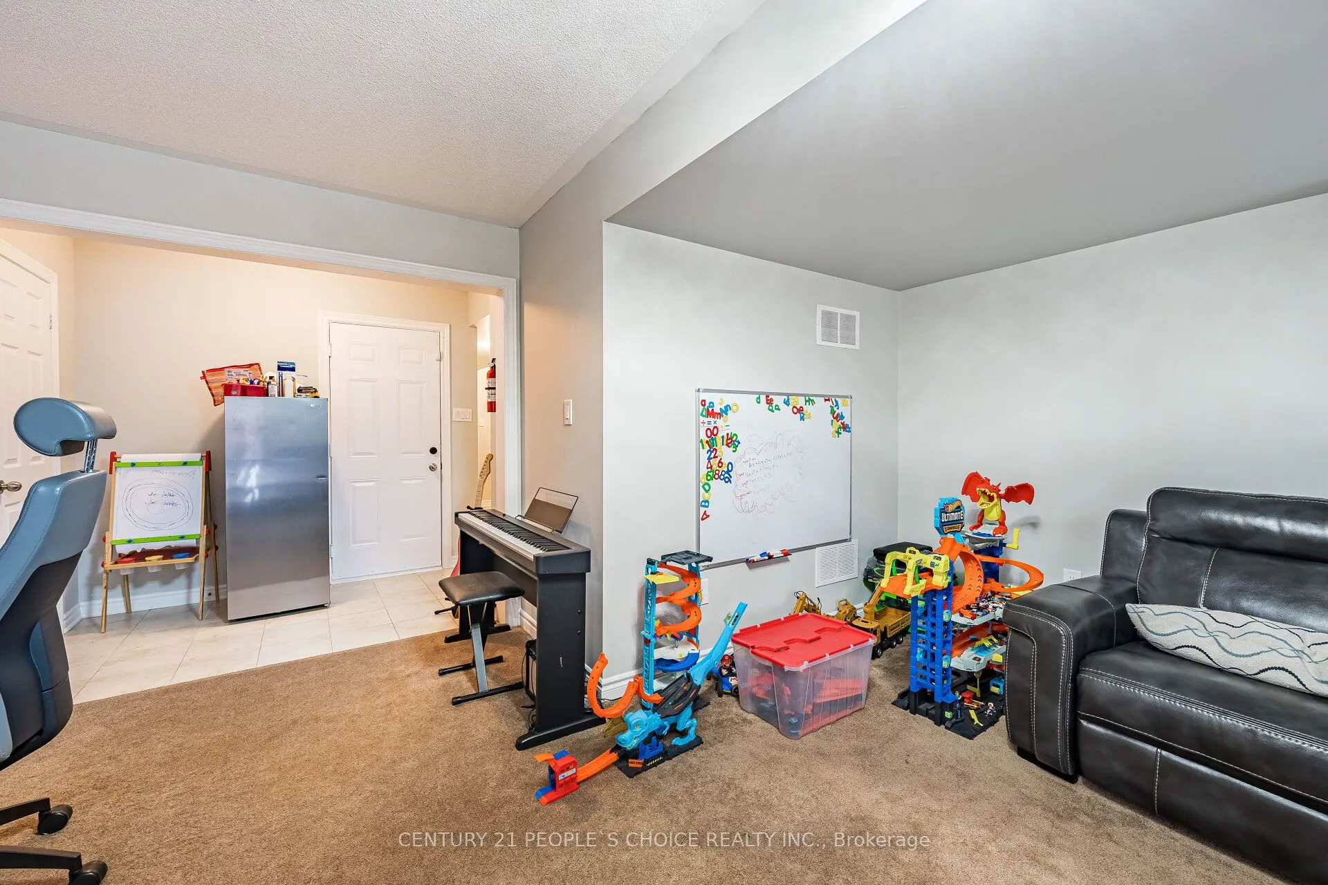 142 Farooq Boulevard S