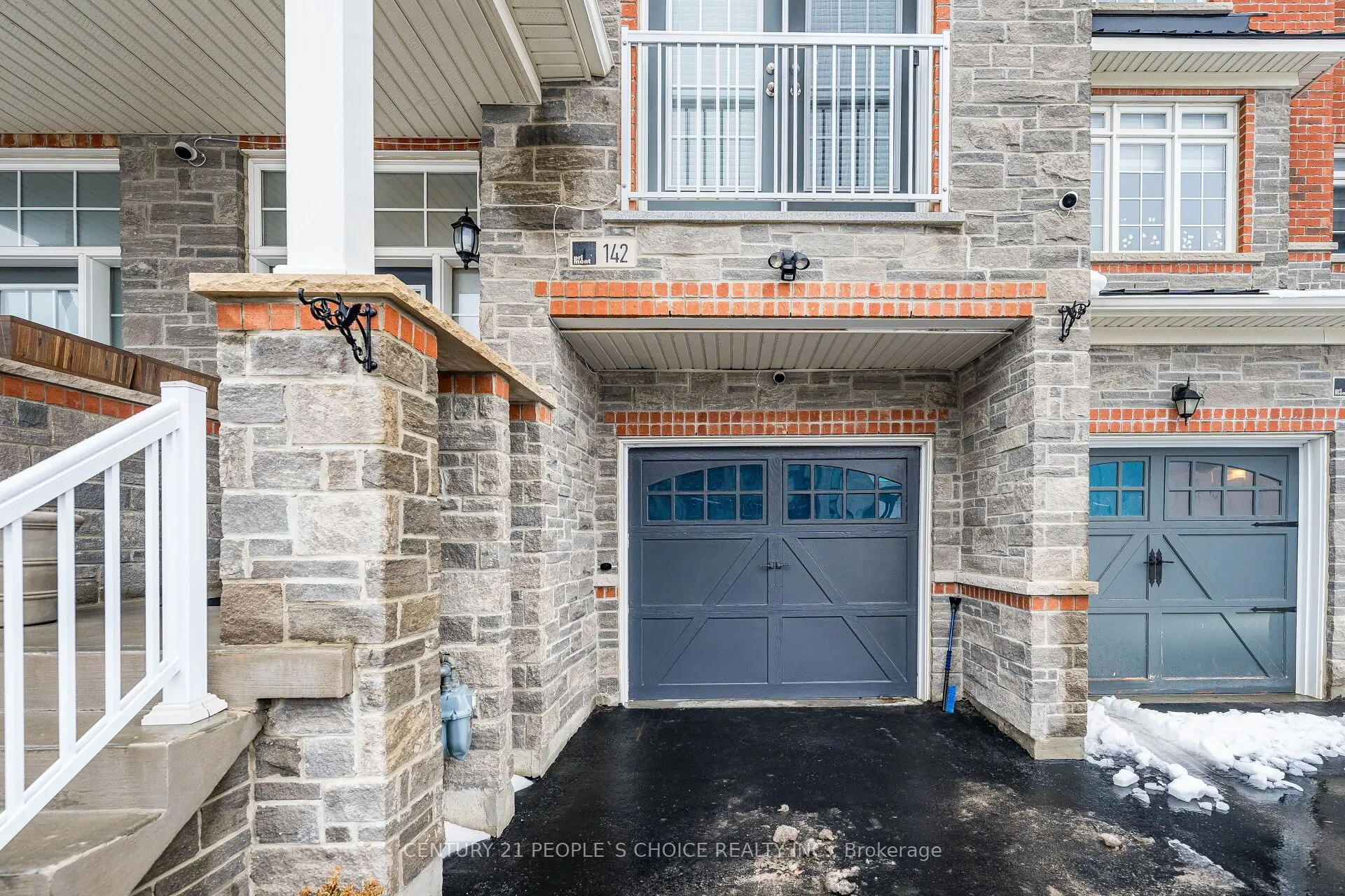 142 Farooq Boulevard S