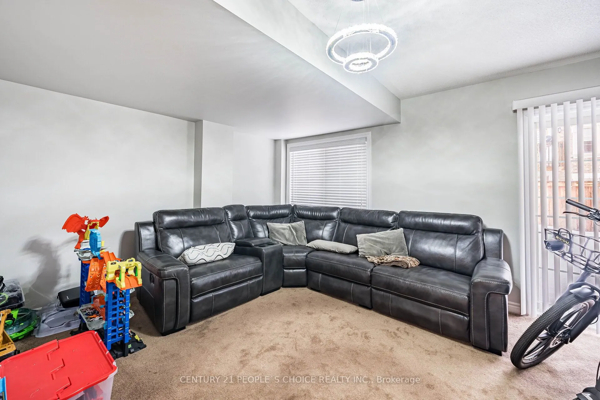 142 Farooq Boulevard S