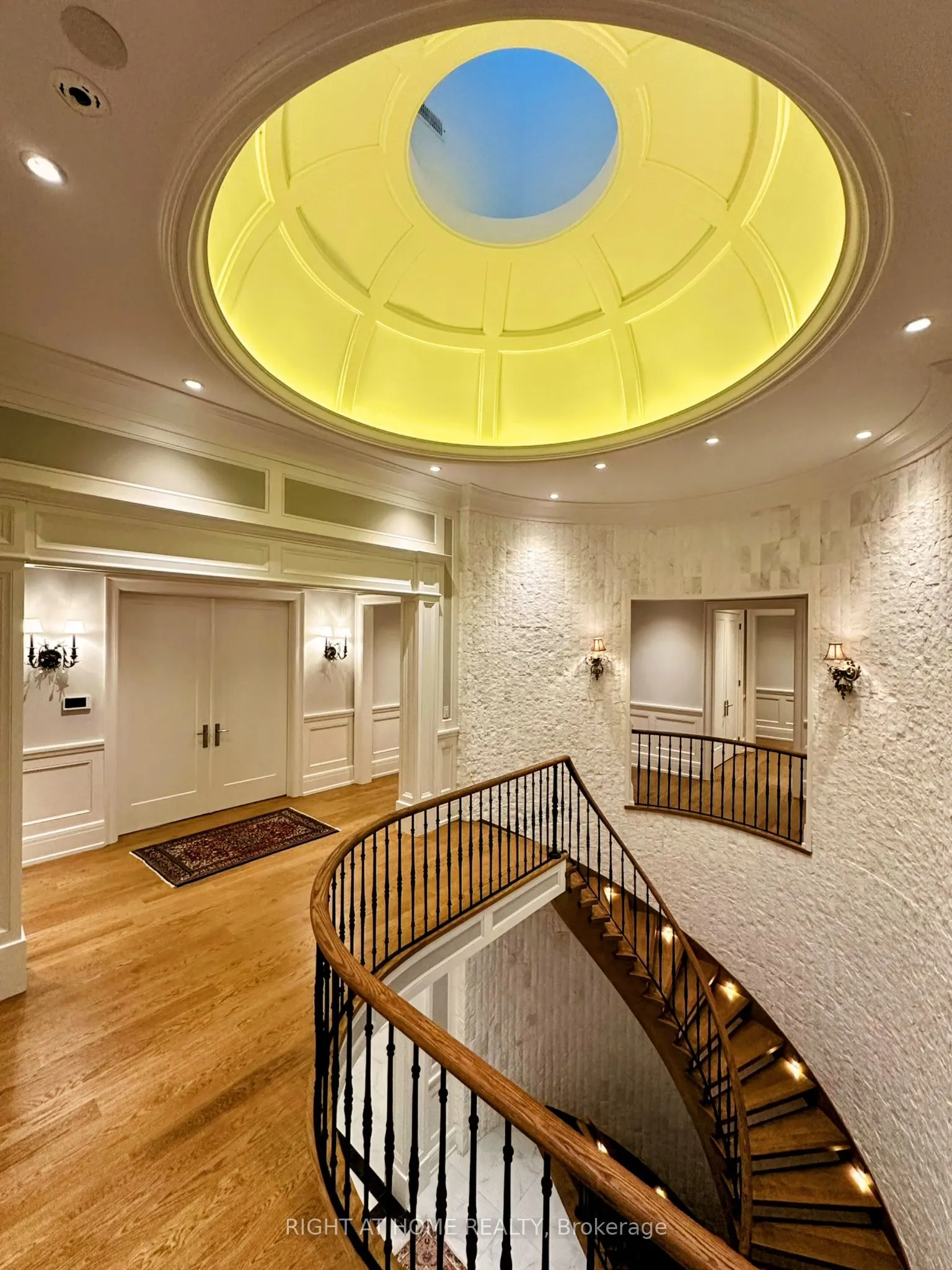 10 Yongeview Avenue