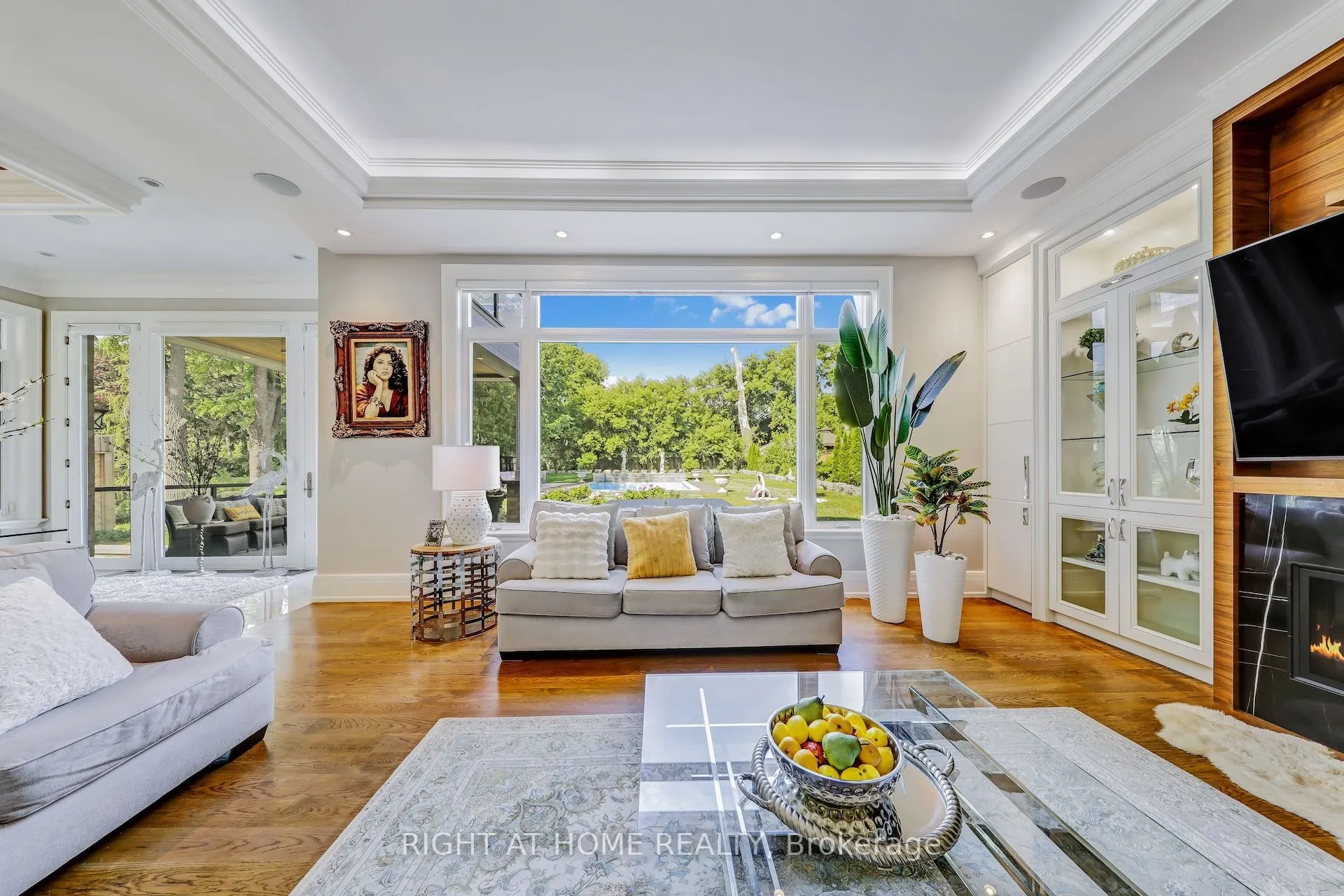 10 Yongeview Avenue