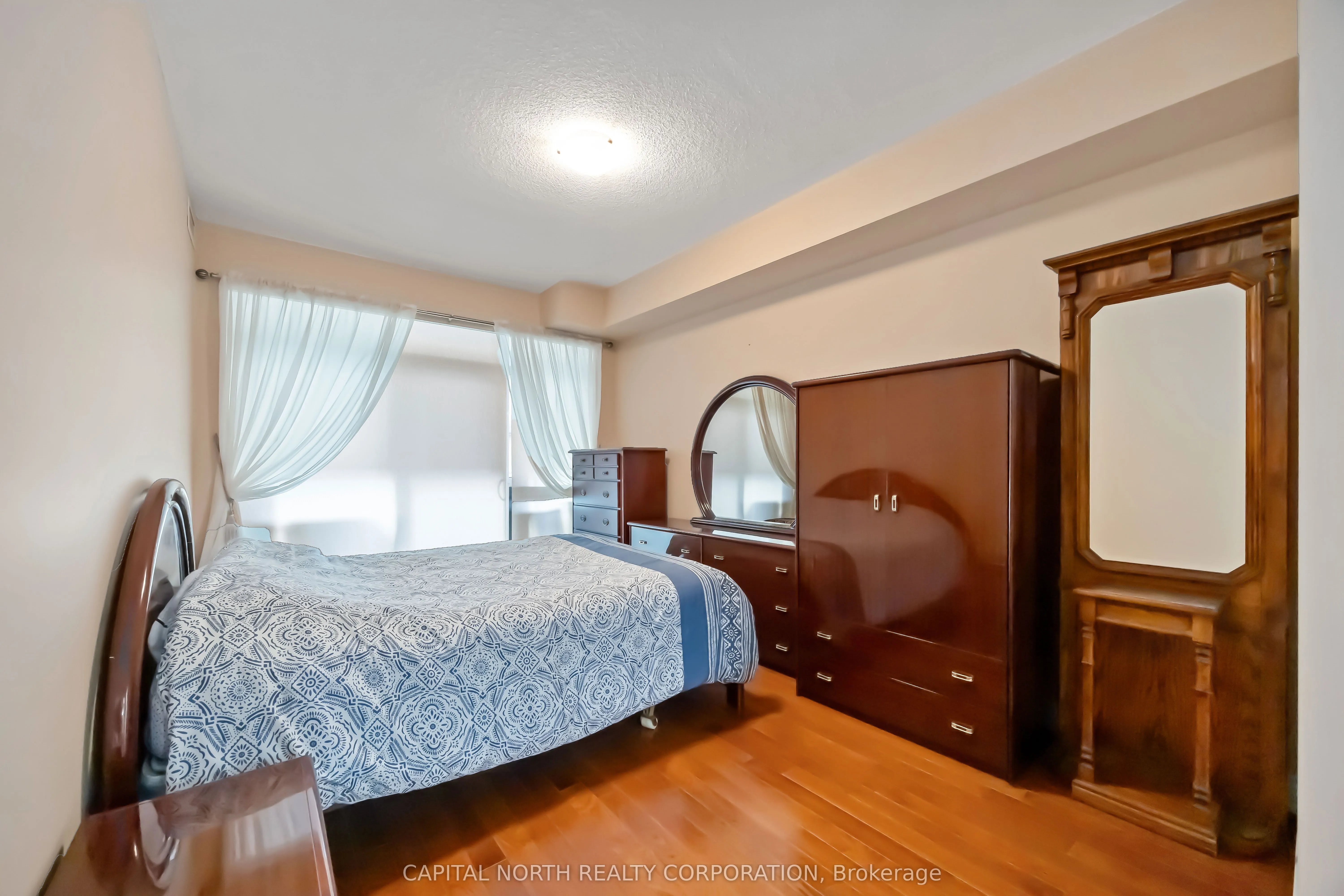 281 Woodbridge Avenue #242