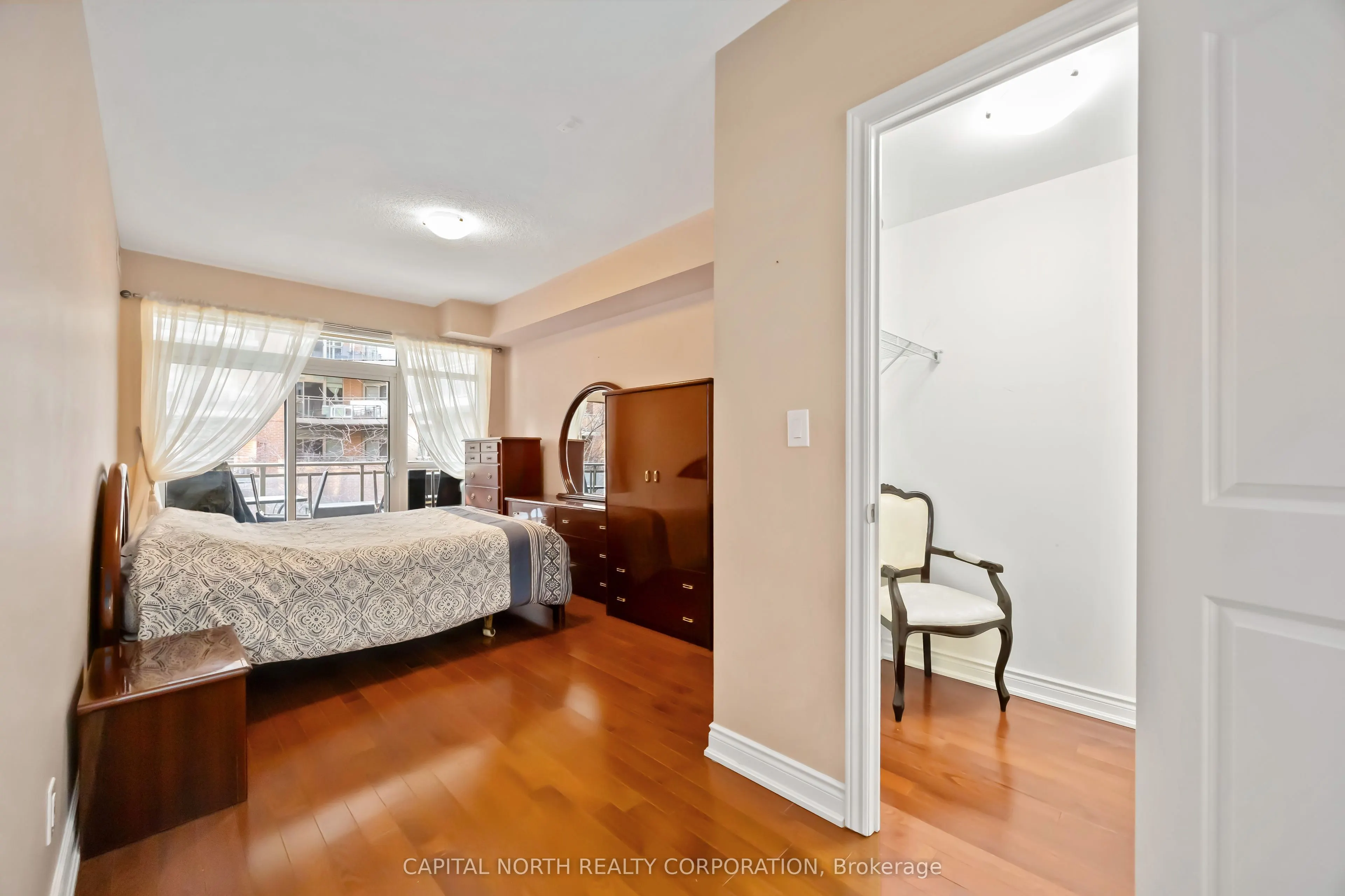 281 Woodbridge Avenue #242