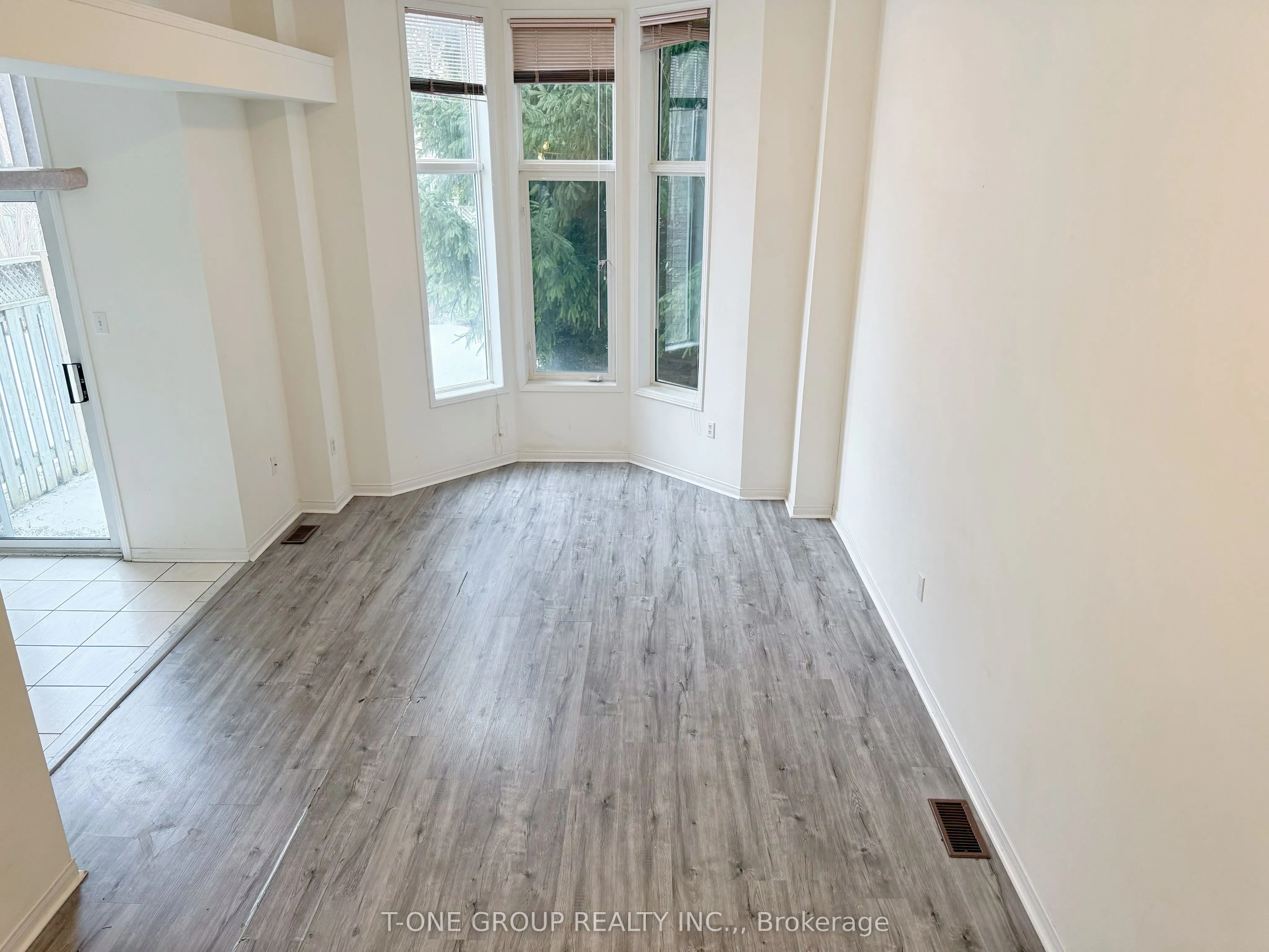 90 Bridlepath Street