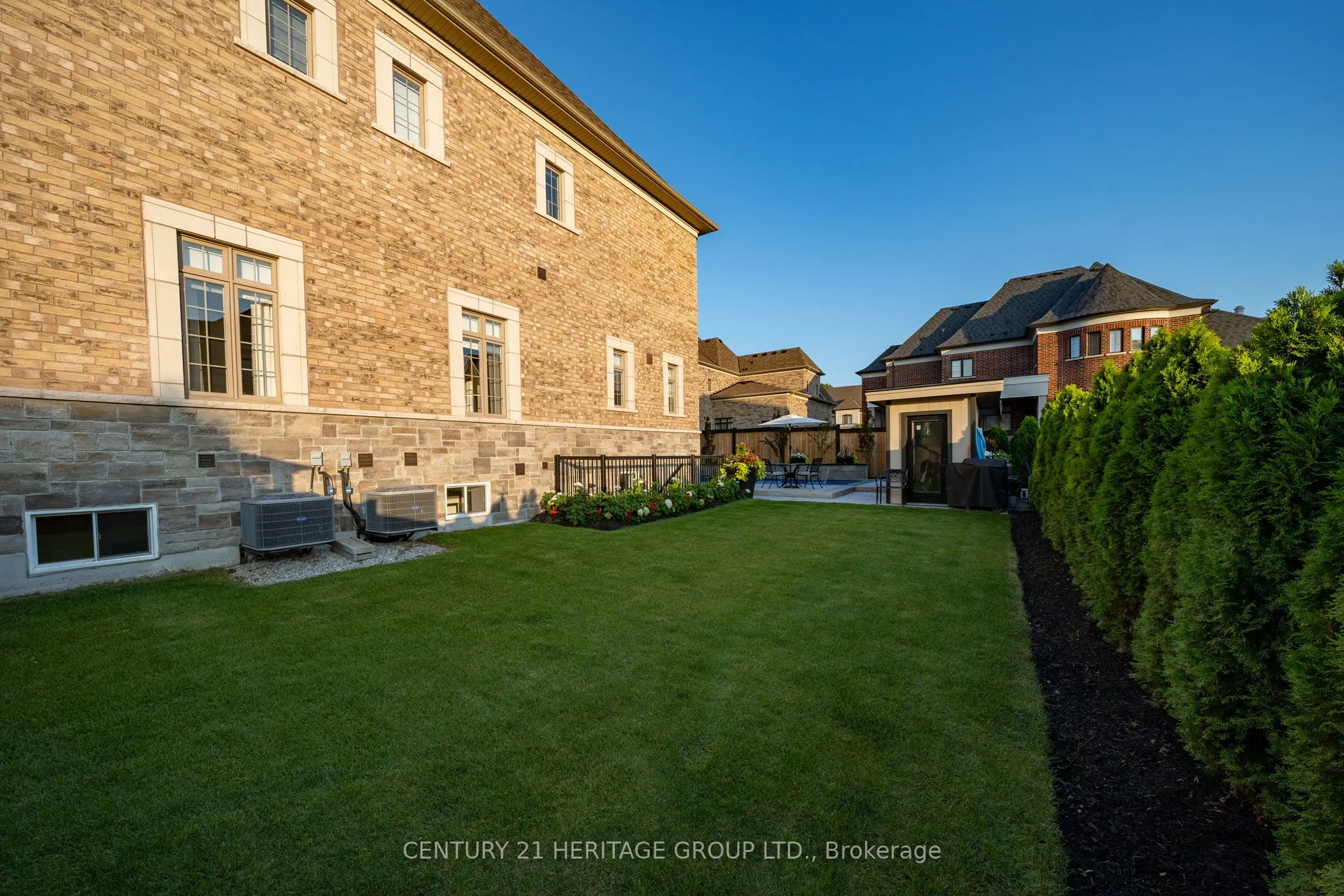 43 Sir Henry Court