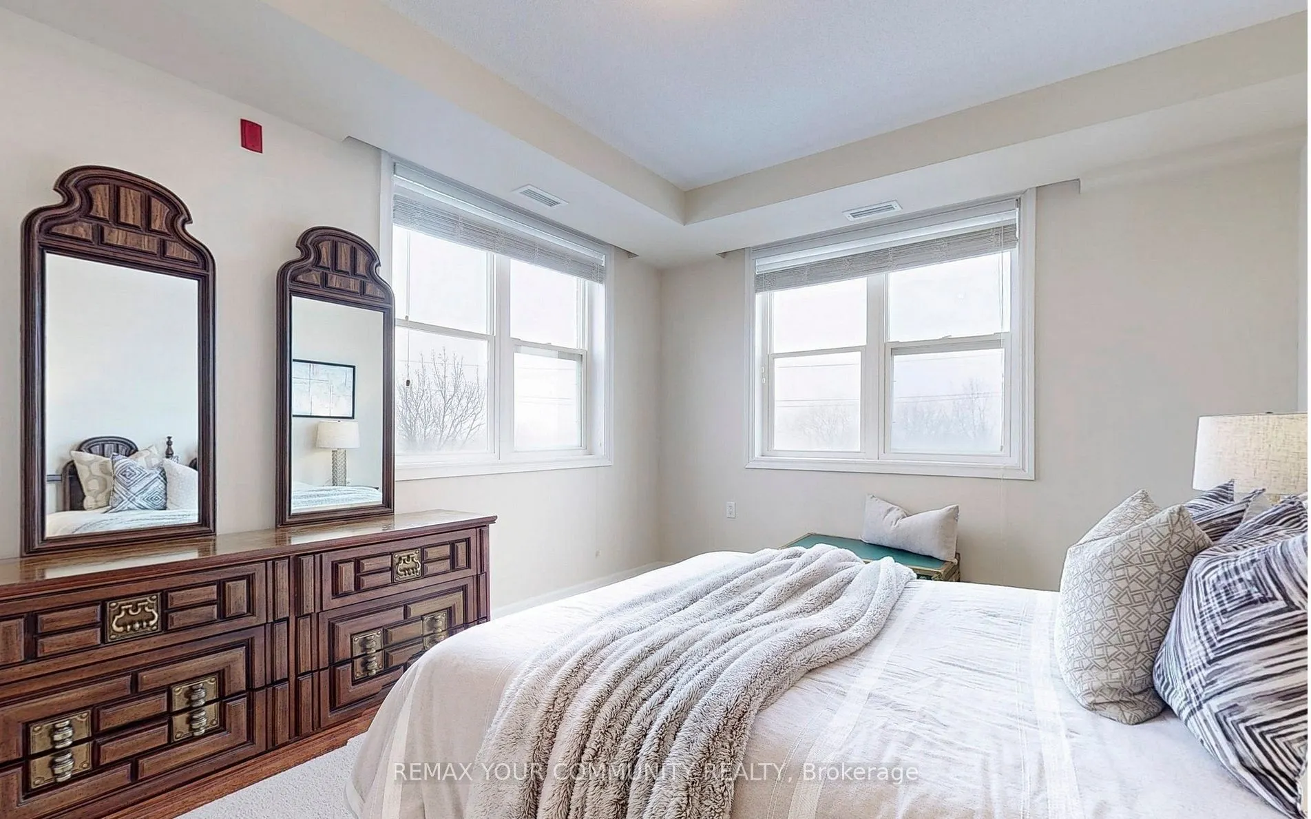 15450 Yonge Street #205