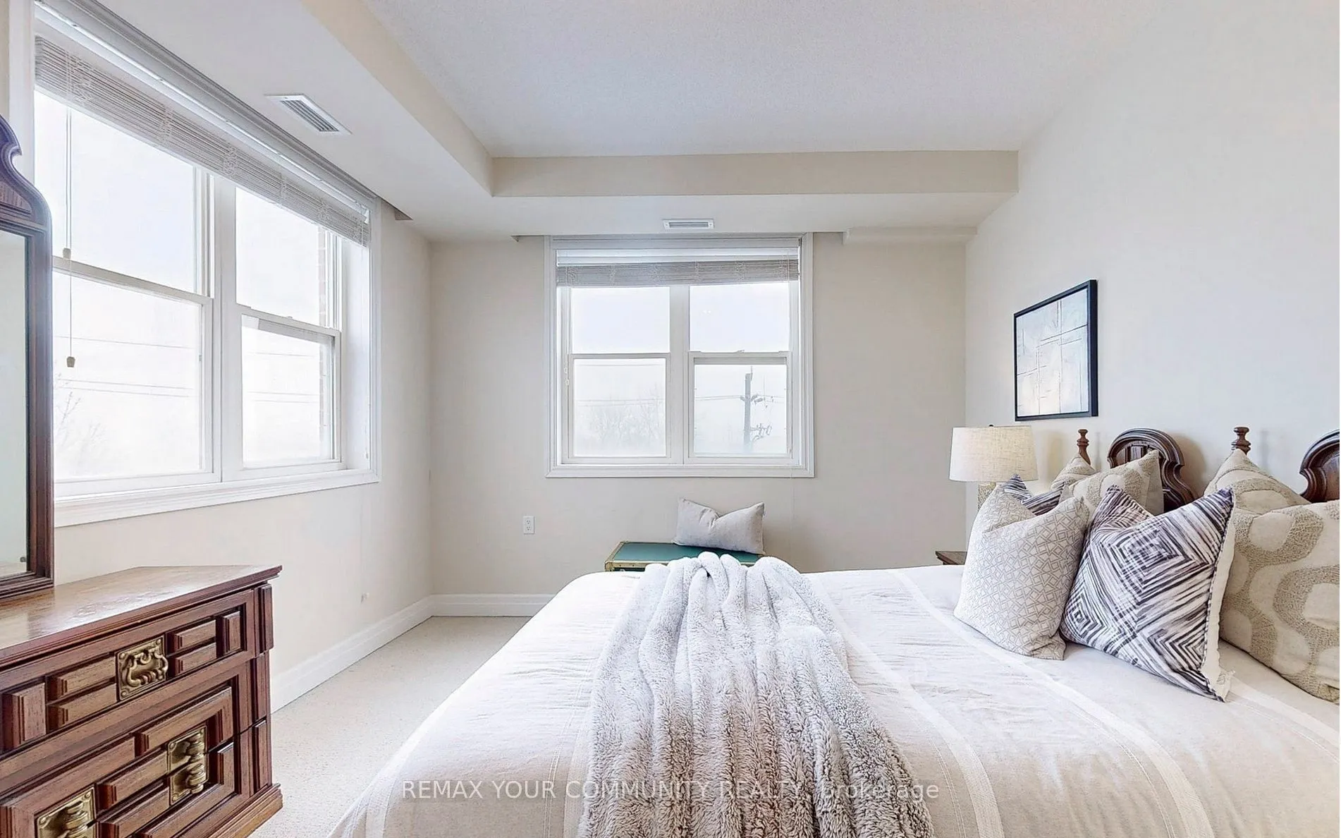 15450 Yonge Street #205