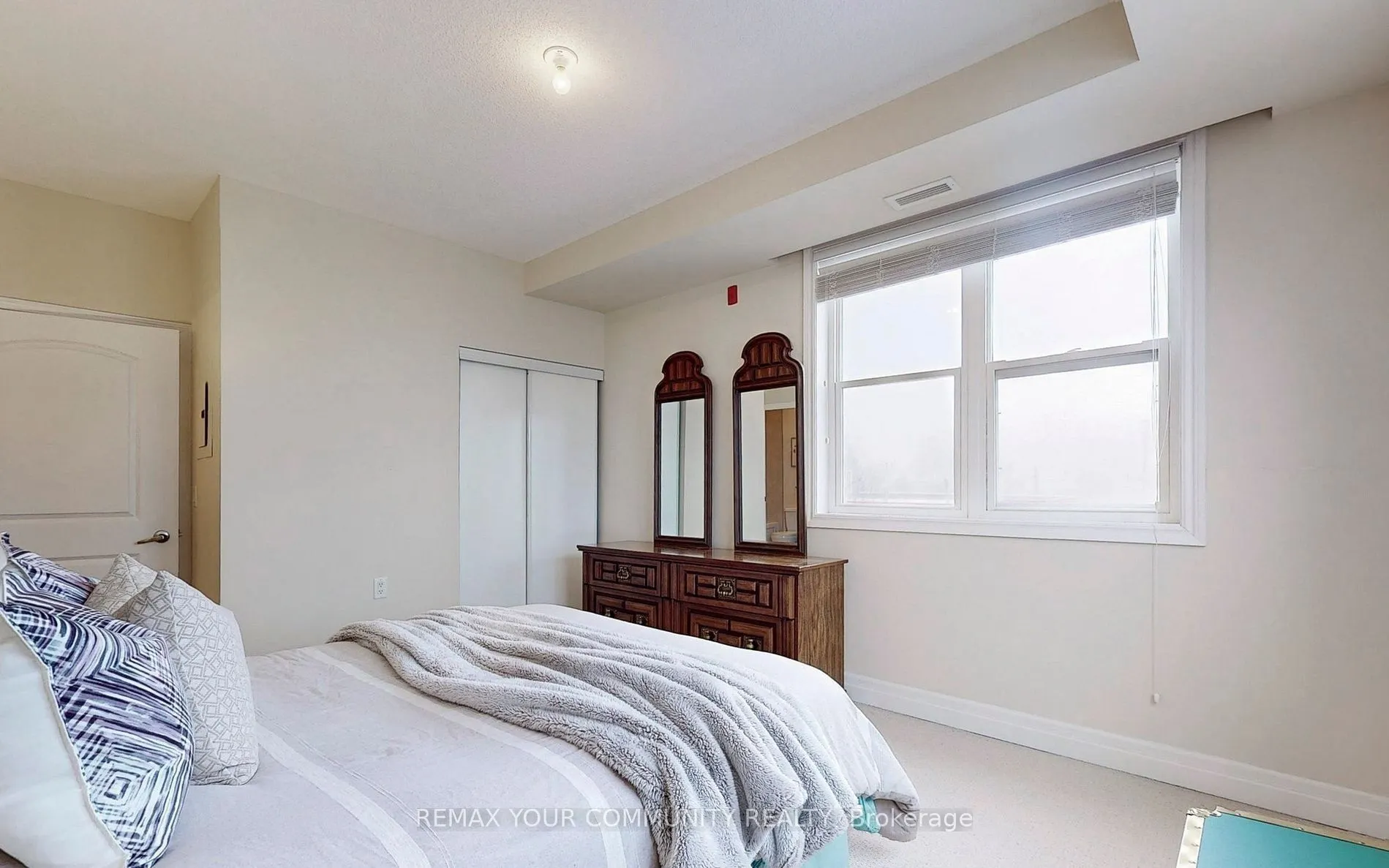 15450 Yonge Street #205