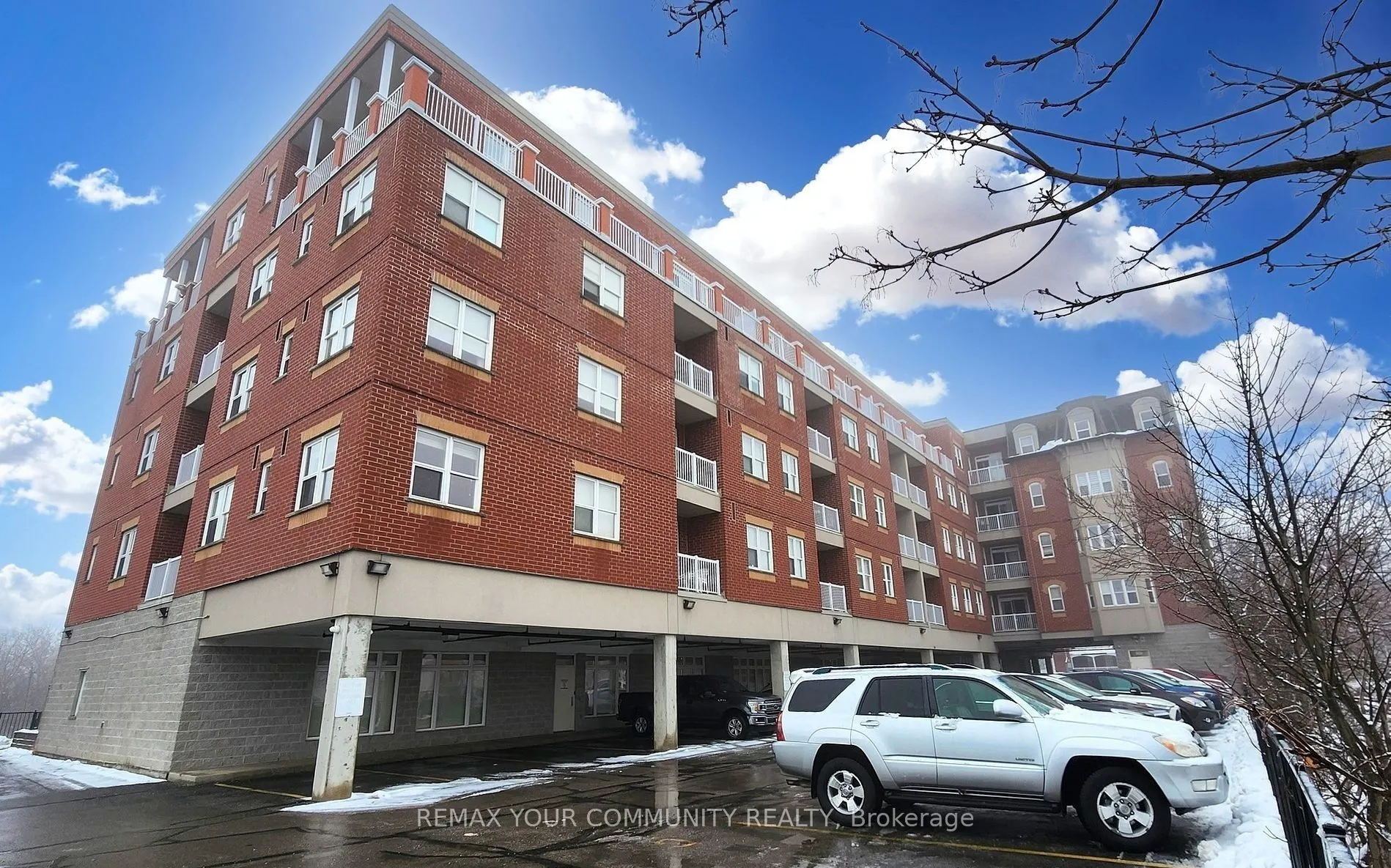 15450 Yonge Street #205