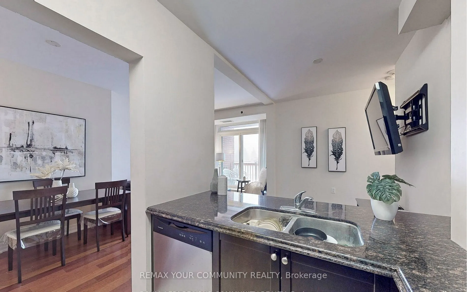 15450 Yonge Street #205