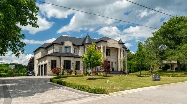 12 Hollywood Crescent