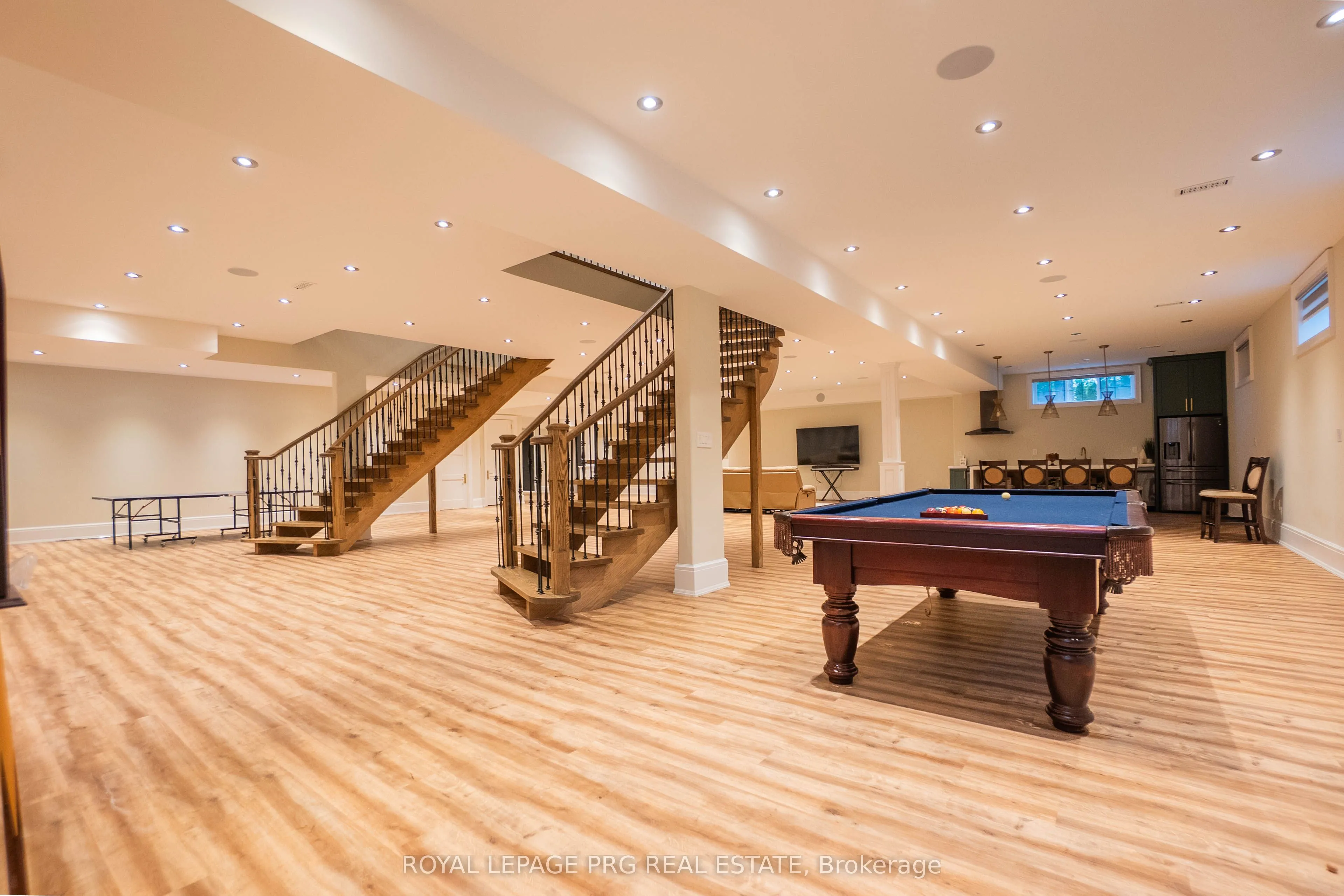 12 Hollywood Crescent