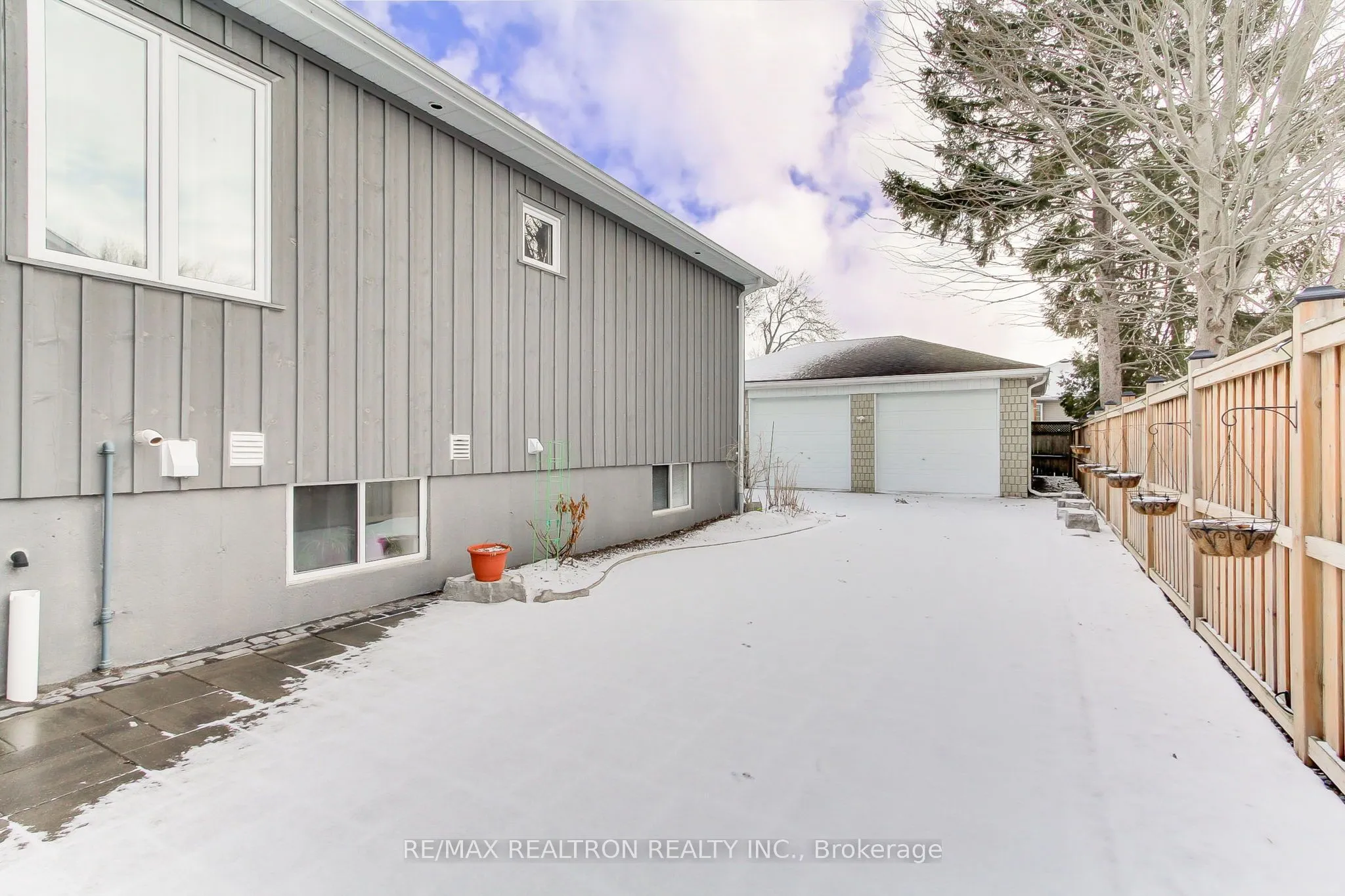 815 Churchill Lane