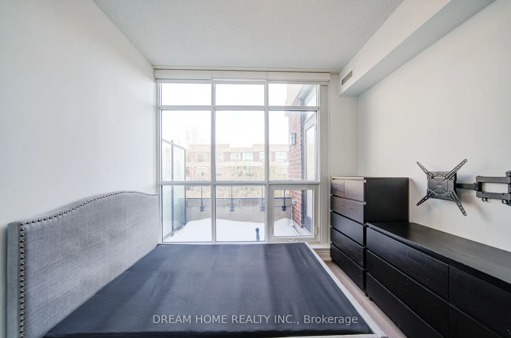 2396 Major Mackenzie Drive #322