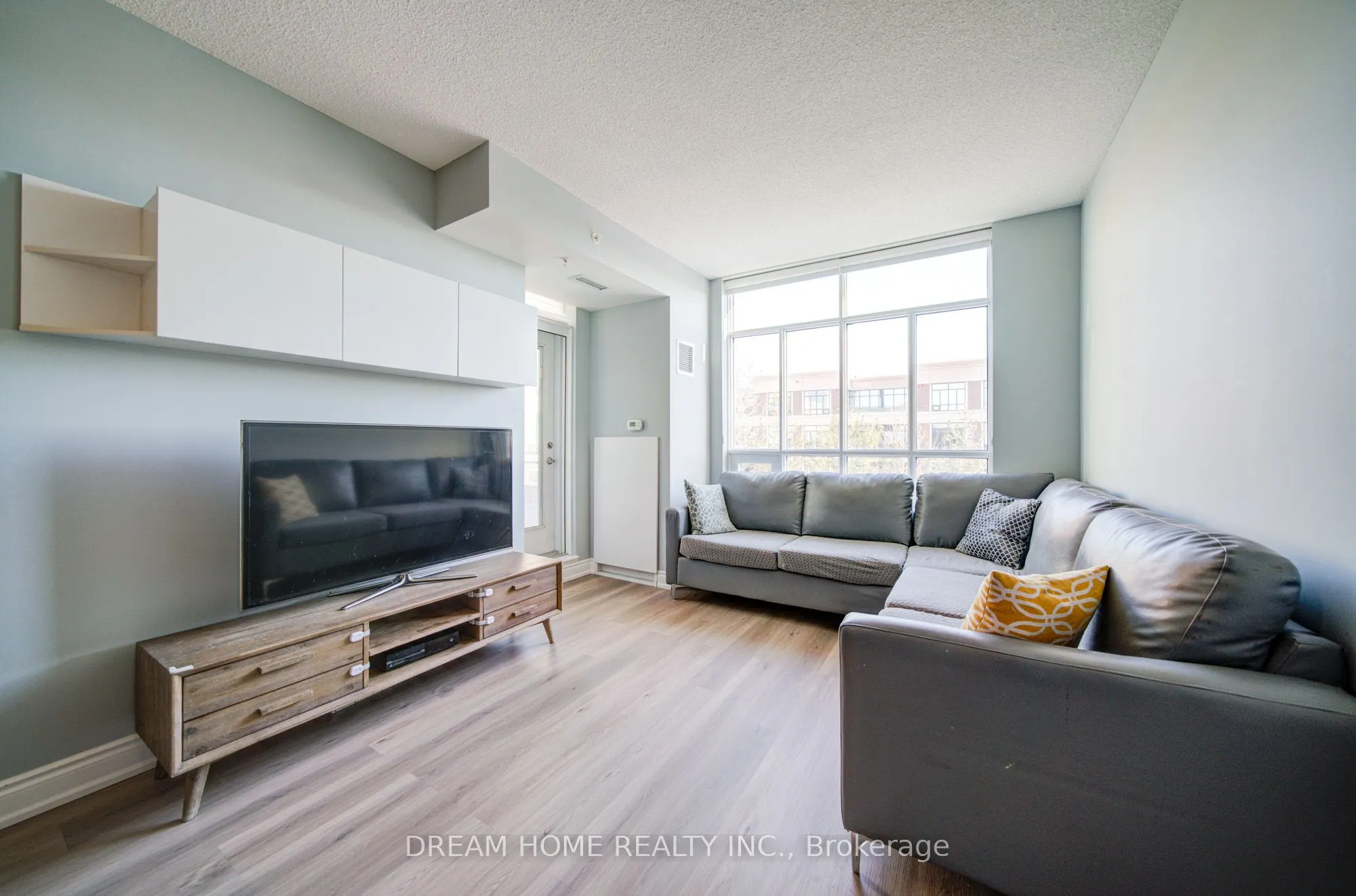 2396 Major Mackenzie Drive #322