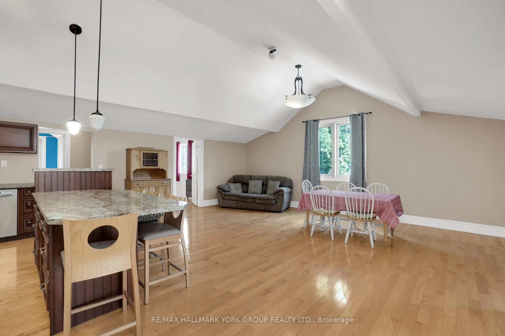 2 Kingswood Drive