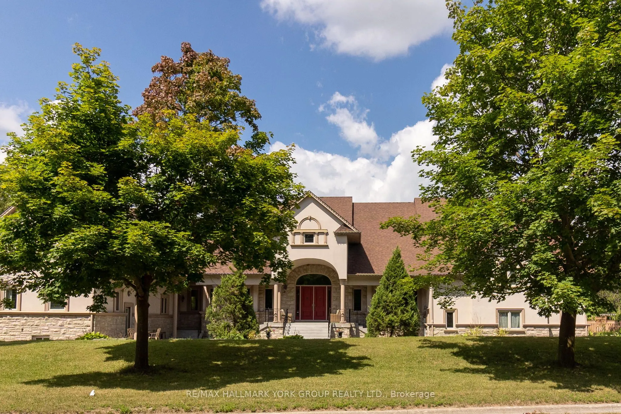 2 Kingswood Drive