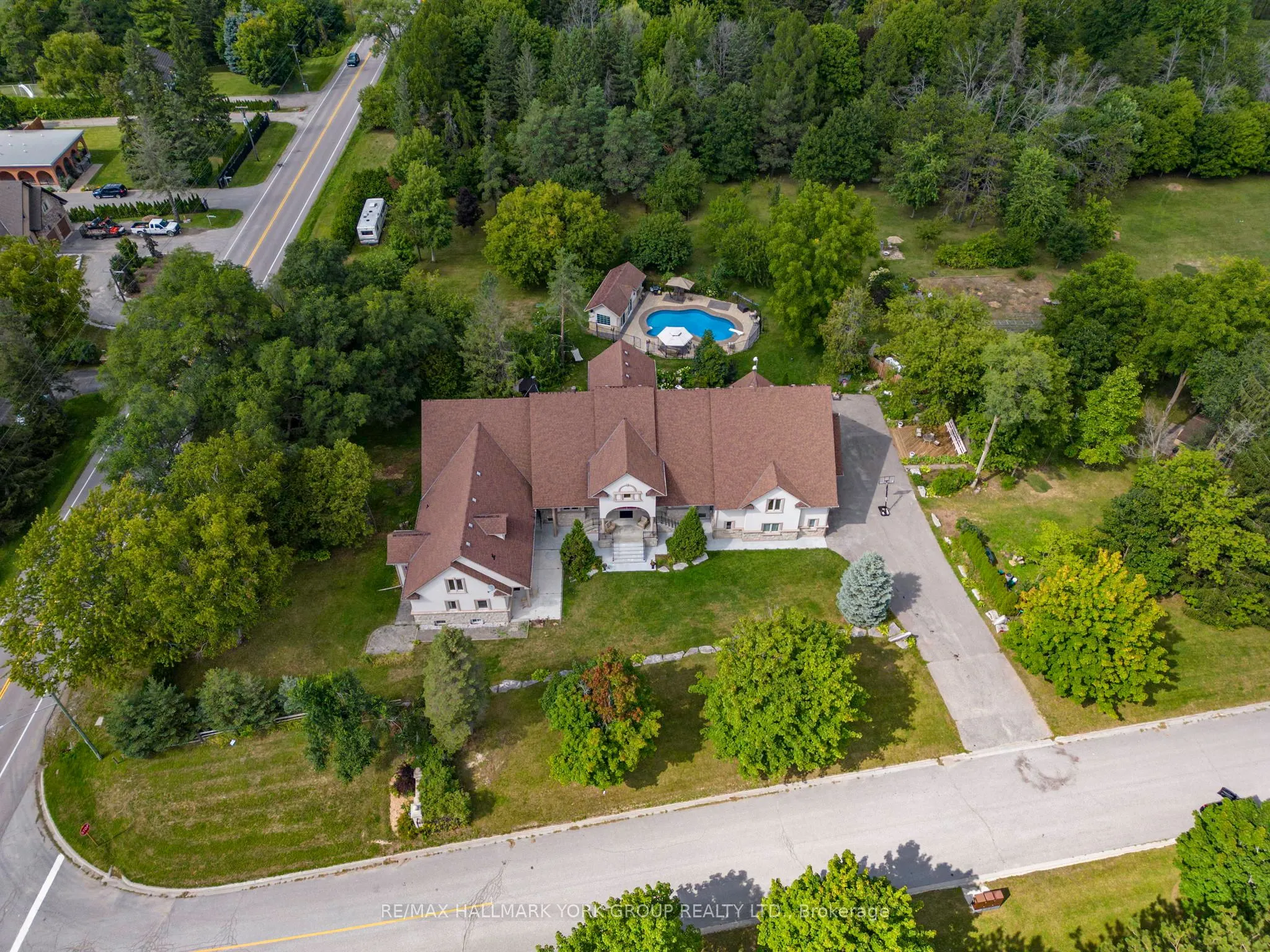 2 Kingswood Drive