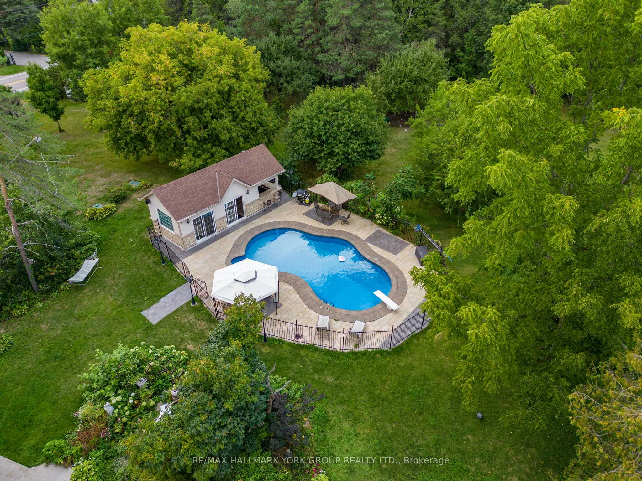 2 Kingswood Drive