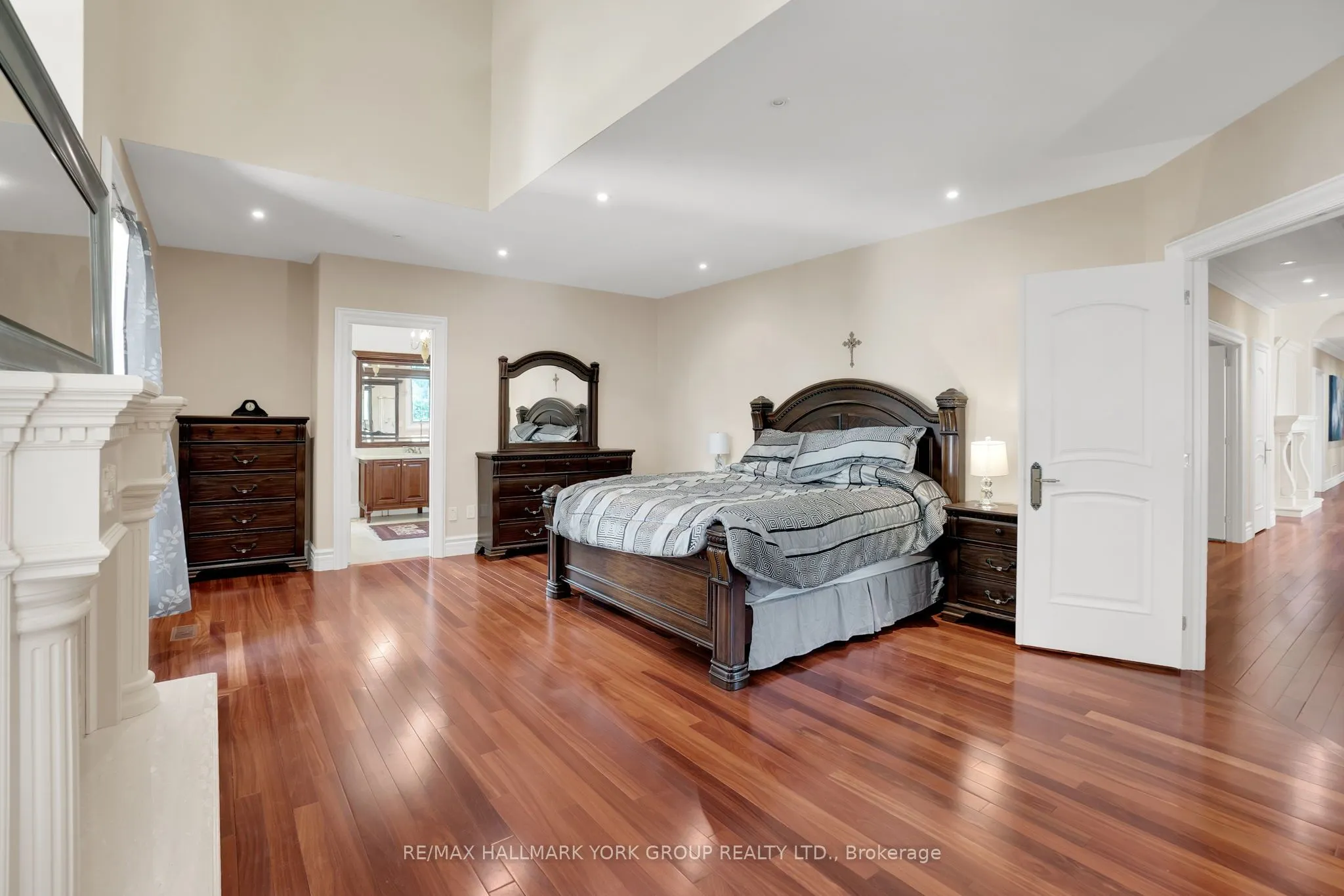 2 Kingswood Drive